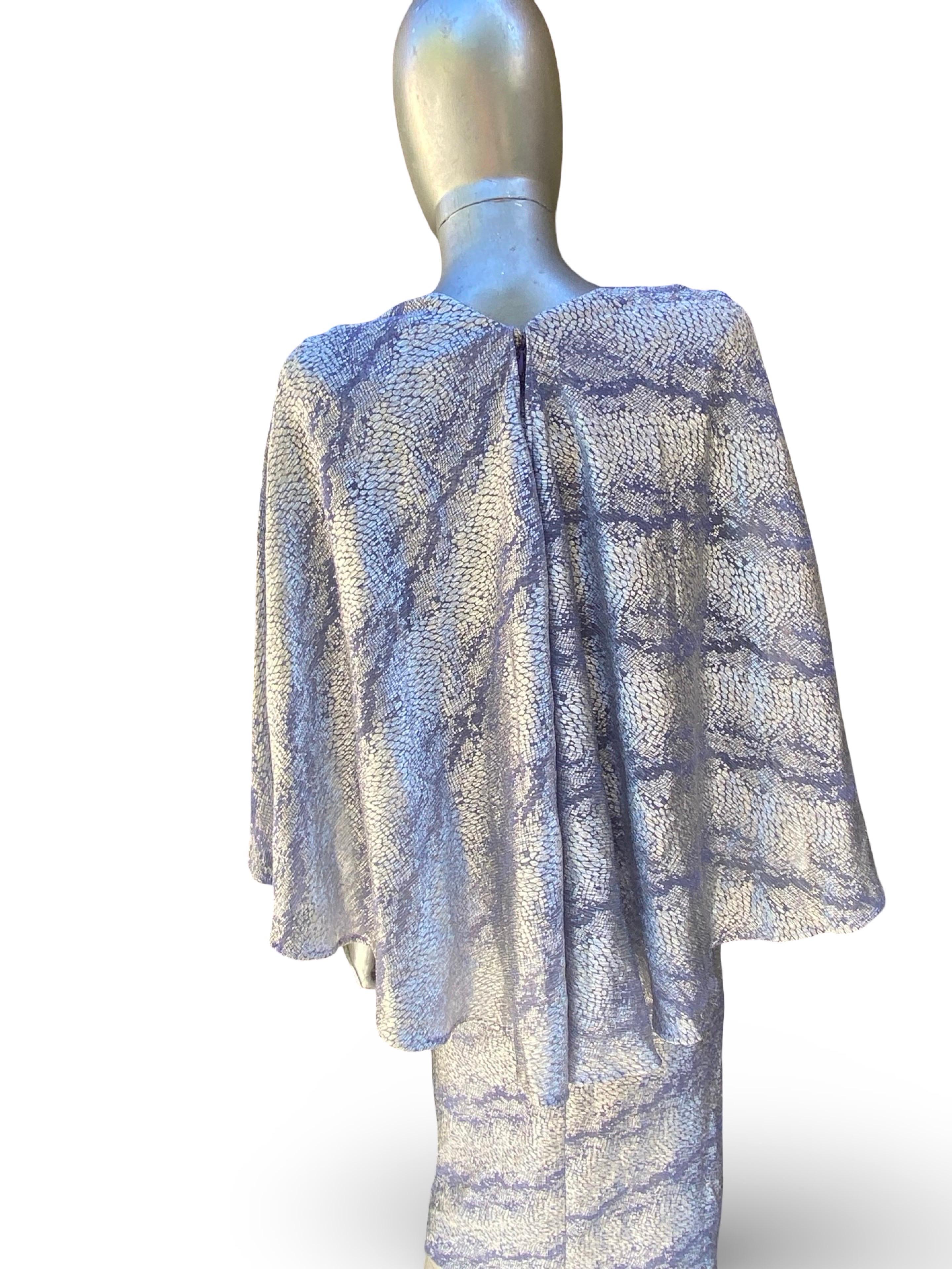 Talbot Runhof Chic Reptile Silver and Lilac Metallic Knit Cape Back Dress Sz 2 en vente 6