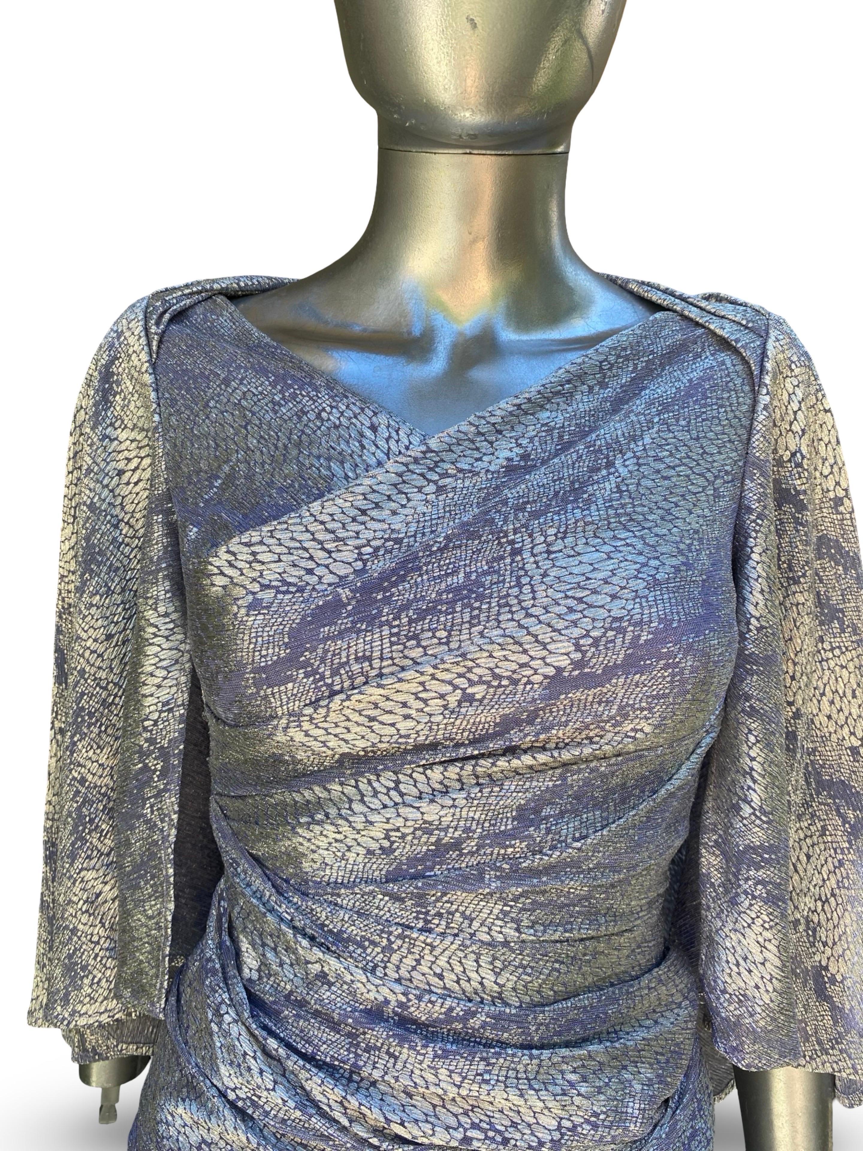 Talbot Runhof Chic Reptile Silver and Lilac Metallic Knit Cape Back Dress Sz 2 en vente 8