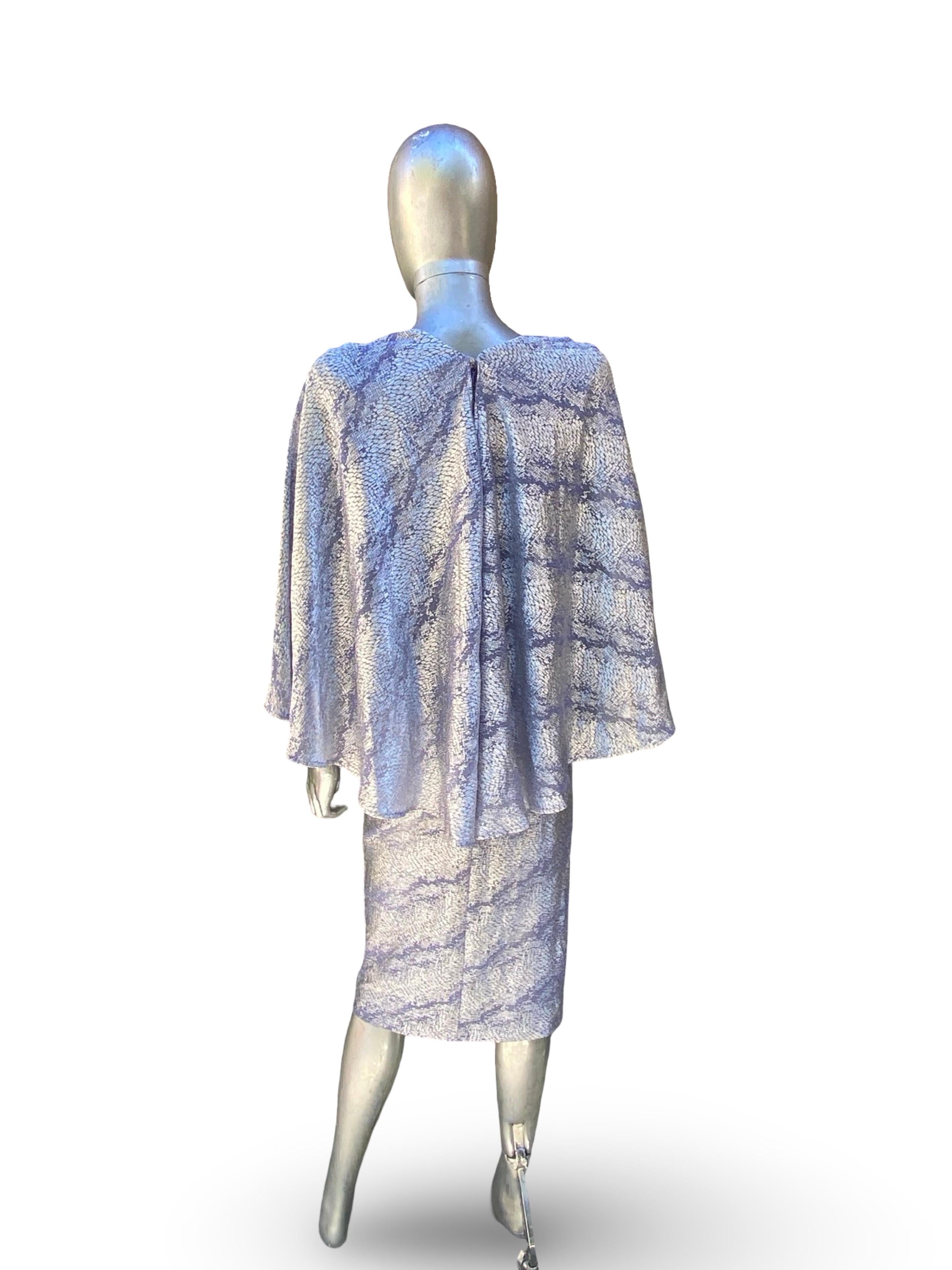 Talbot Runhof Chic Reptile Silver and Lilac Metallic Knit Cape Back Dress Sz 2 en vente 9