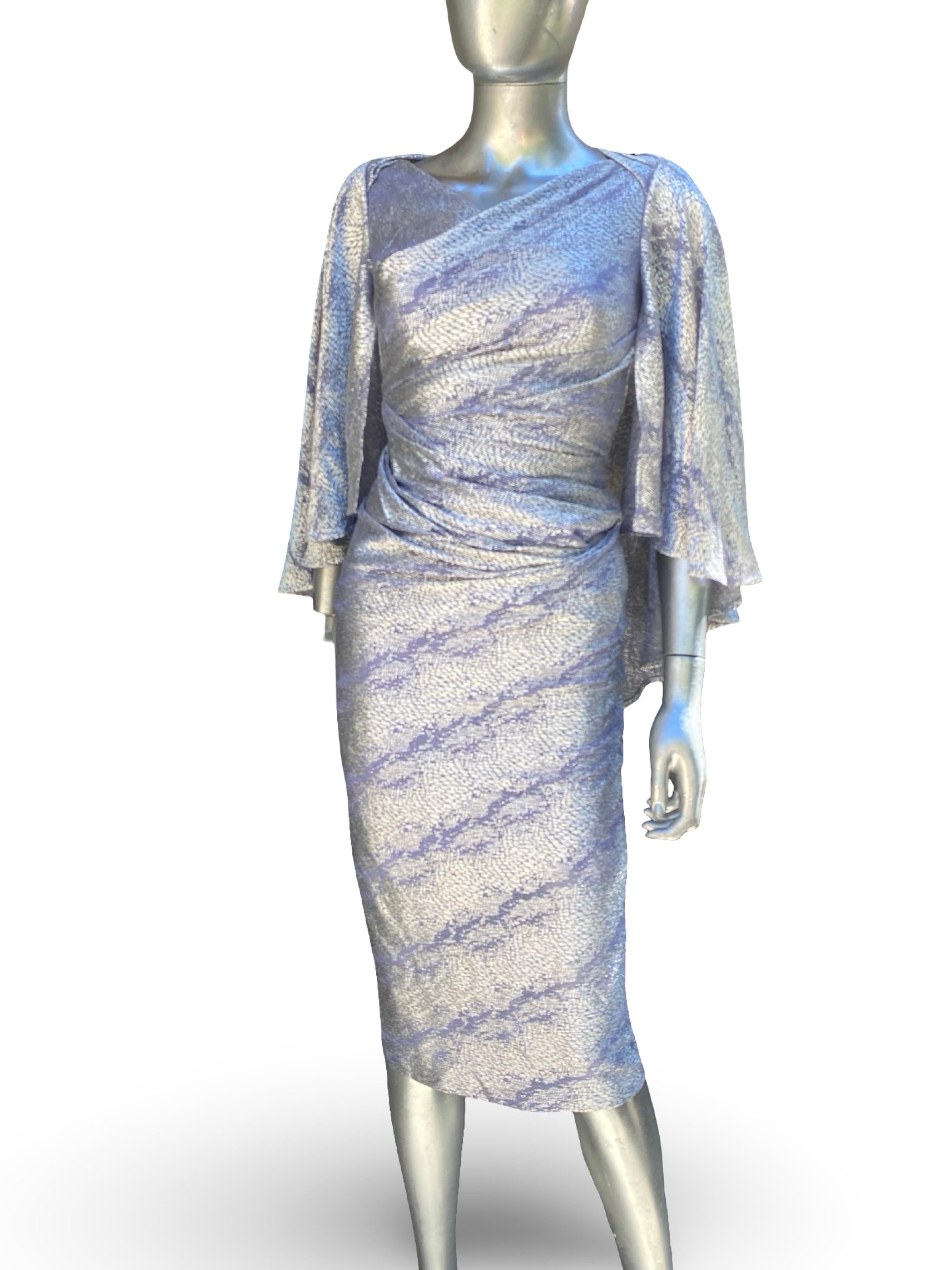 Talbot Runhof Chic Reptile Silver and Lilac Metallic Knit Cape Back Dress Sz 2 Bon état - En vente à Palm Desert, CA