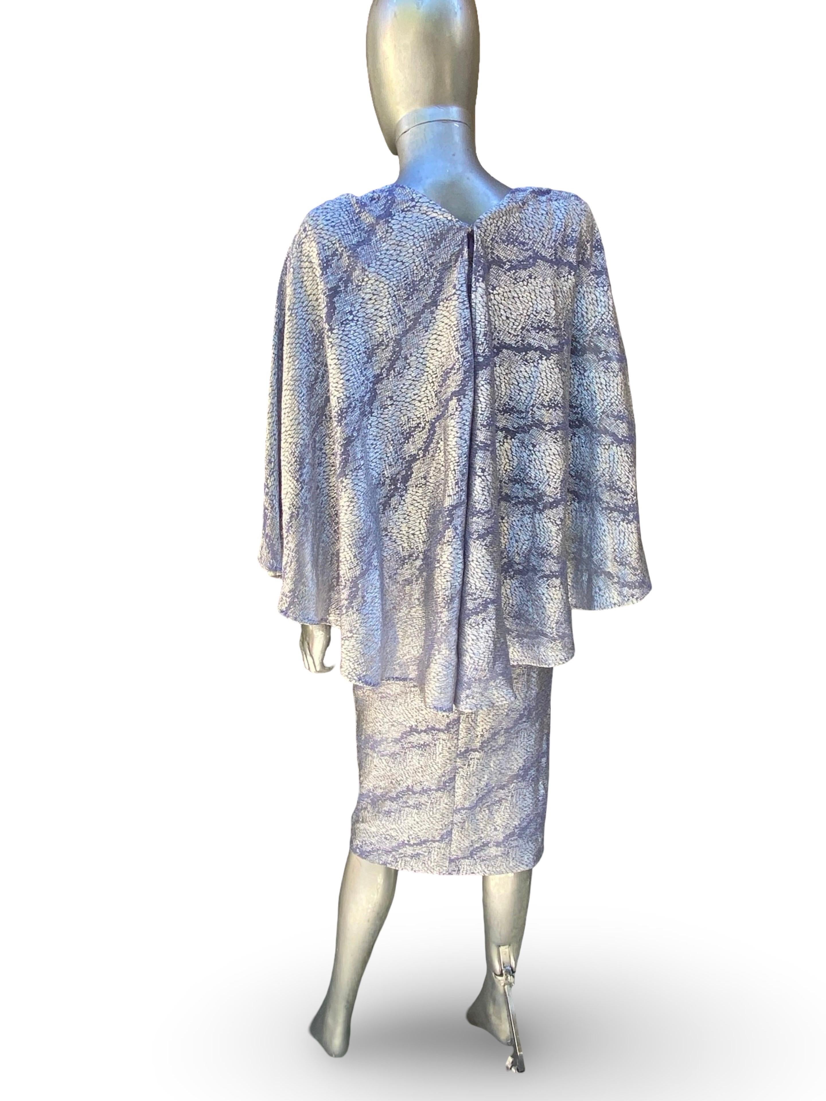 Talbot Runhof Chic Reptile Silver and Lilac Metallic Knit Cape Back Dress Sz 2 en vente 2