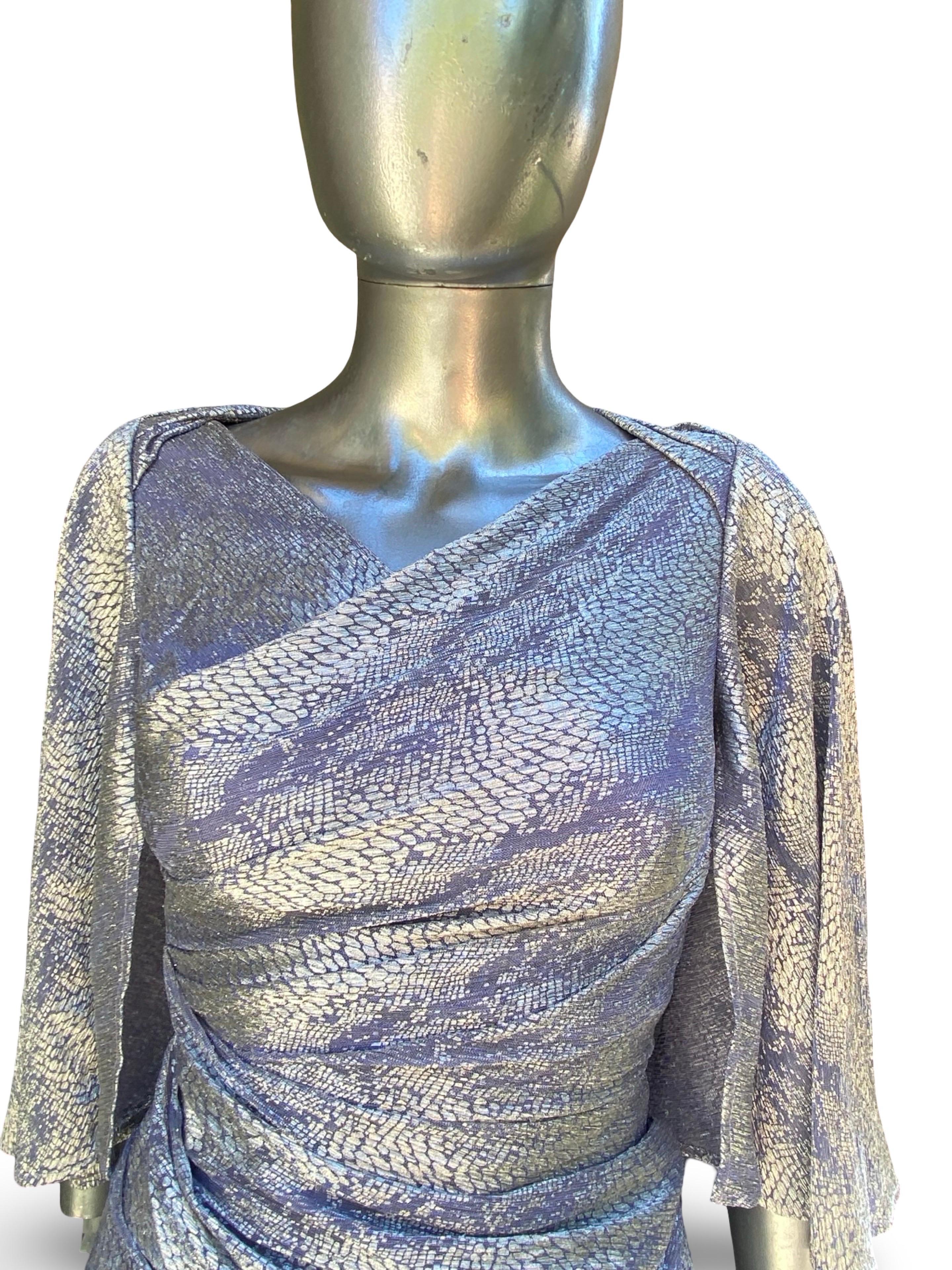 Talbot Runhof Chic Reptile Silver and Lilac Metallic Knit Cape Back Dress Sz 2 en vente 3