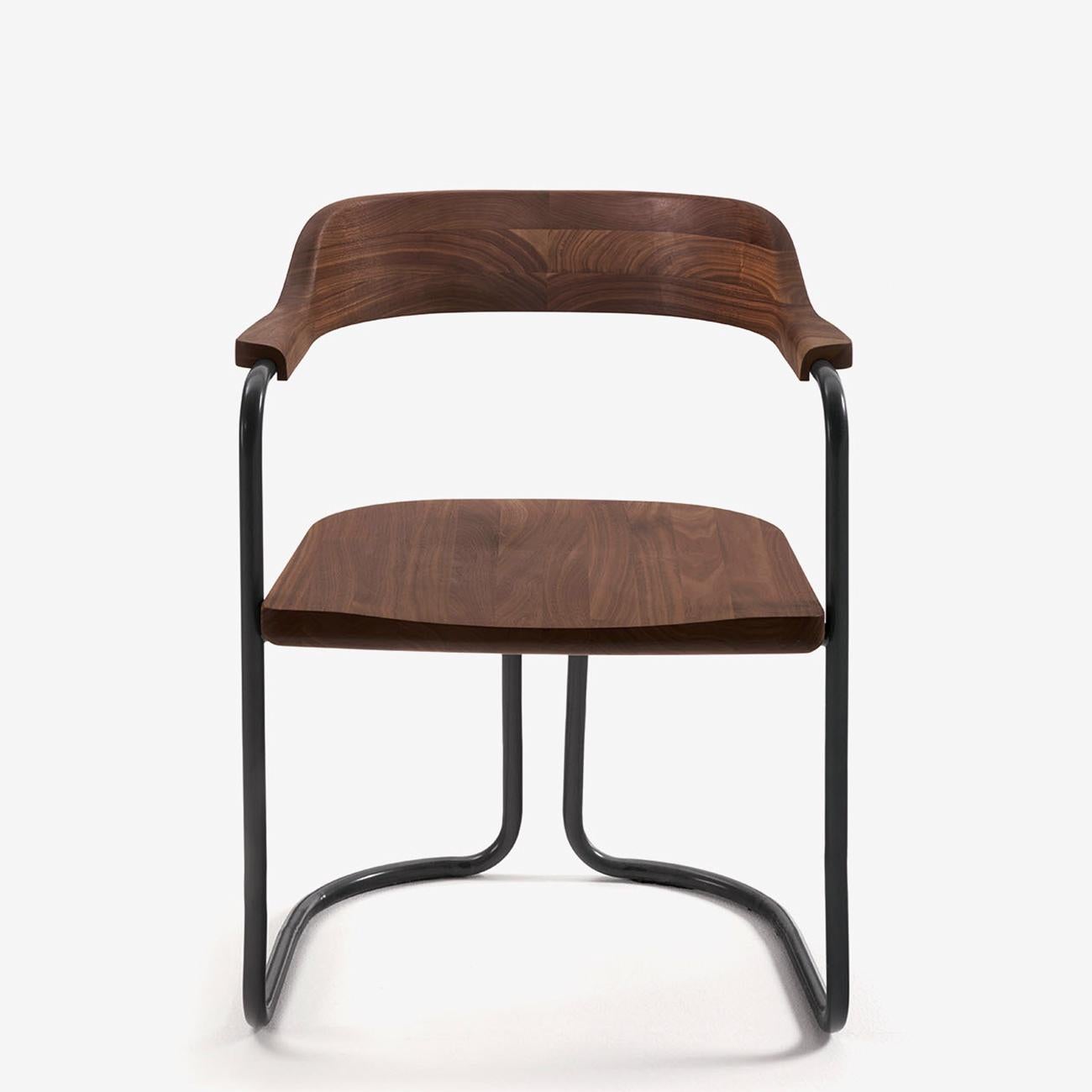 Chair Talente walnut with structure in iron in
lacquered finish. Seat and backrest in solid
walnut wood. Wood treated with wax with 
natural pine extracts.
Also available in solid oak in natural finish, on request.