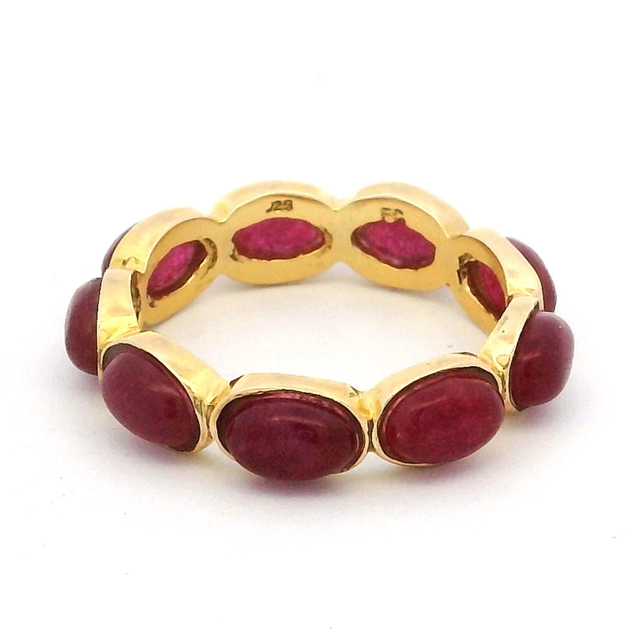 Talia Jade 3 Carat Cabochon Ruby Eternity Band Ring in 14K Yellow Gold (Bague d'éternité en or jaune 14K) en vente 7