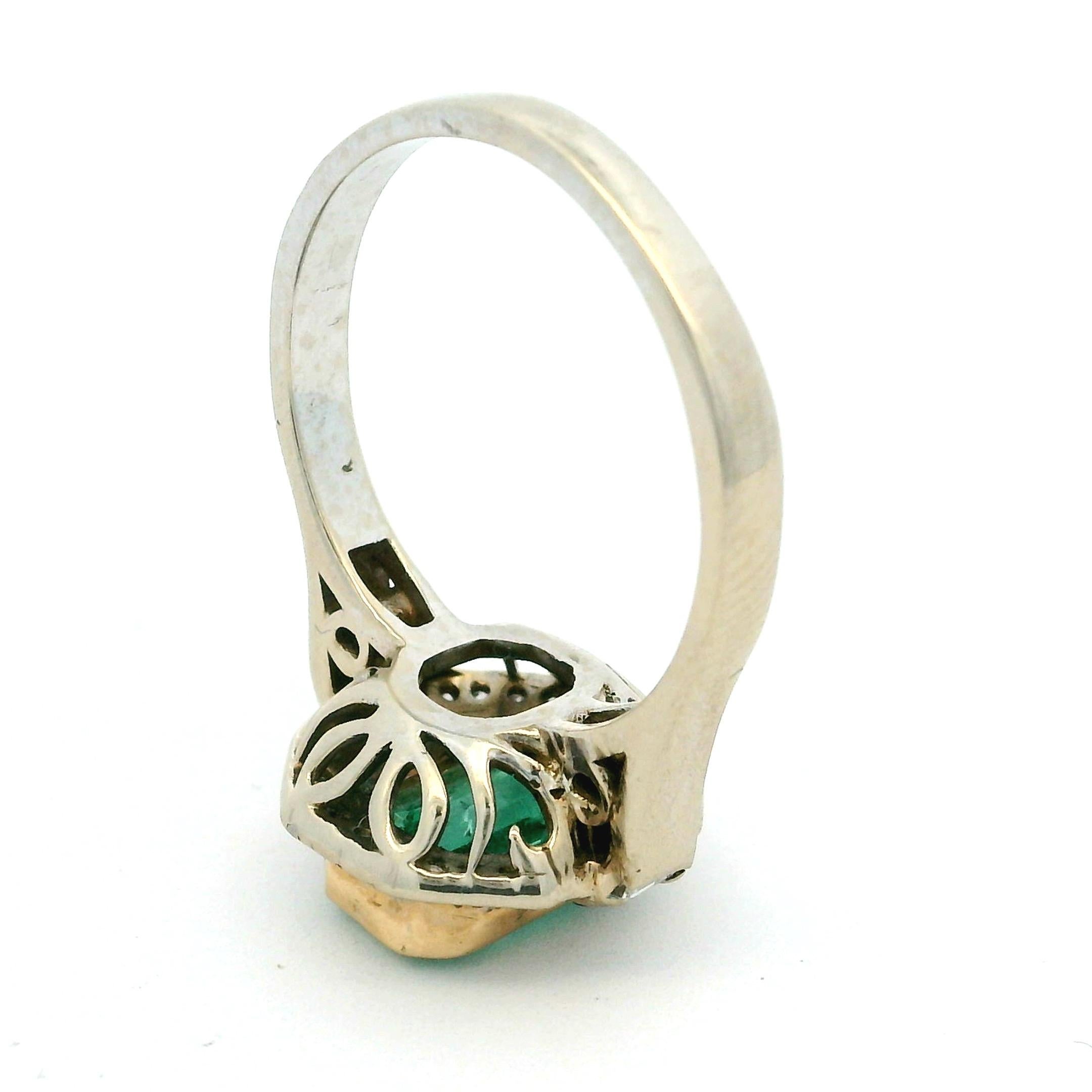 Talia Jade Bague Halo Emeraude Diamant en or blanc et jaune 18K d'inspiration vintage en vente 5