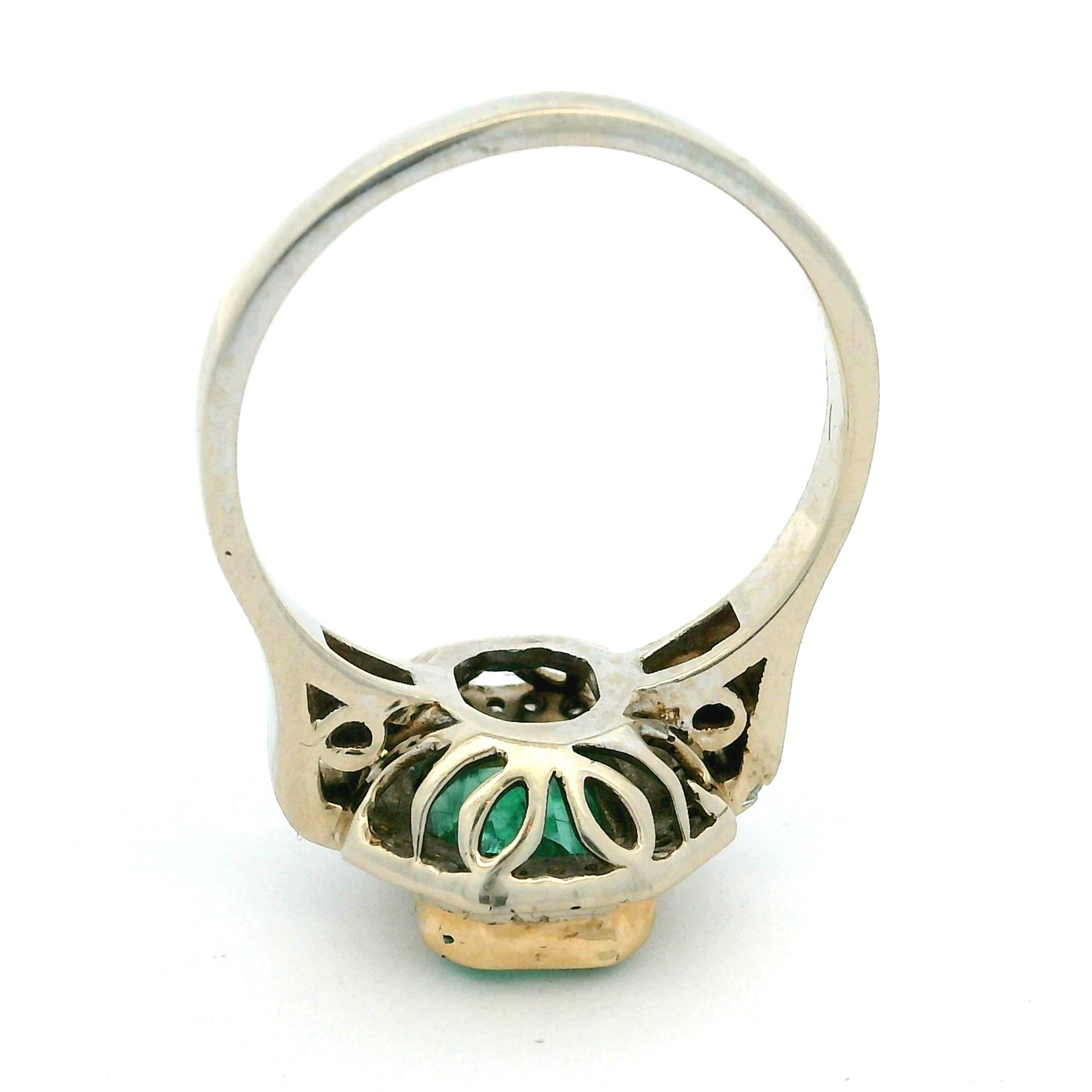 Talia Jade Bague Halo Emeraude Diamant en or blanc et jaune 18K d'inspiration vintage en vente 6