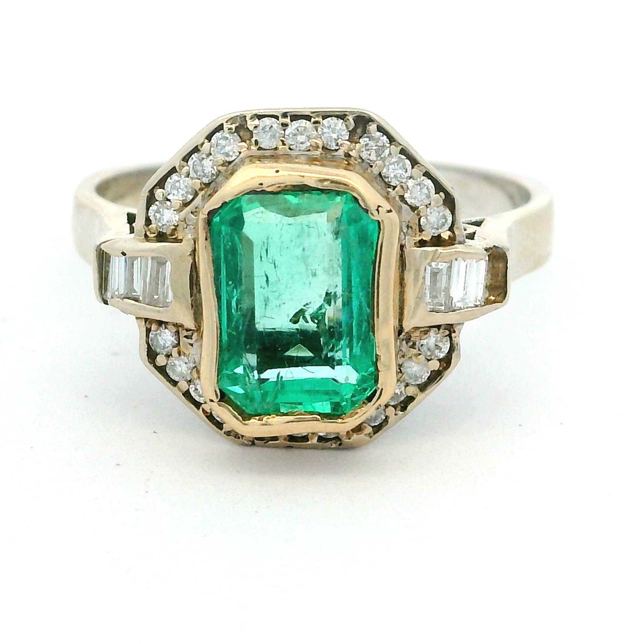 Art déco Talia Jade Bague Halo Emeraude Diamant en or blanc et jaune 18K d'inspiration vintage en vente