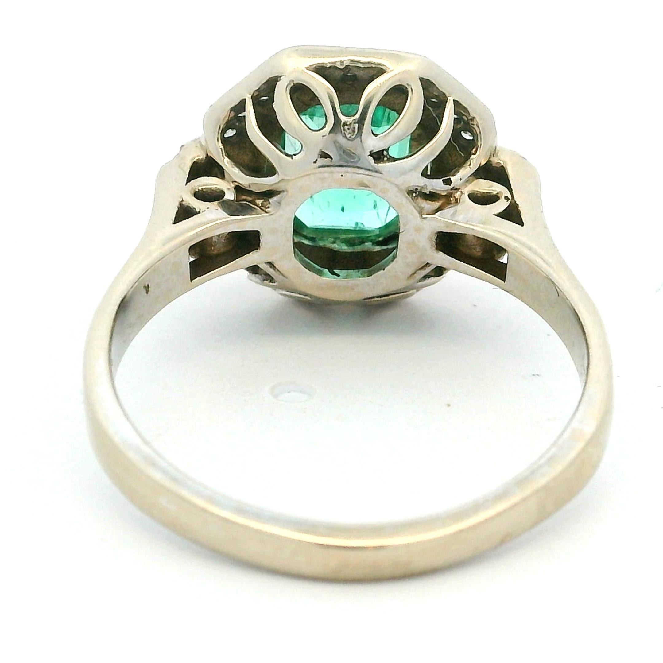 Talia Jade Bague Halo Emeraude Diamant en or blanc et jaune 18K d'inspiration vintage en vente 1