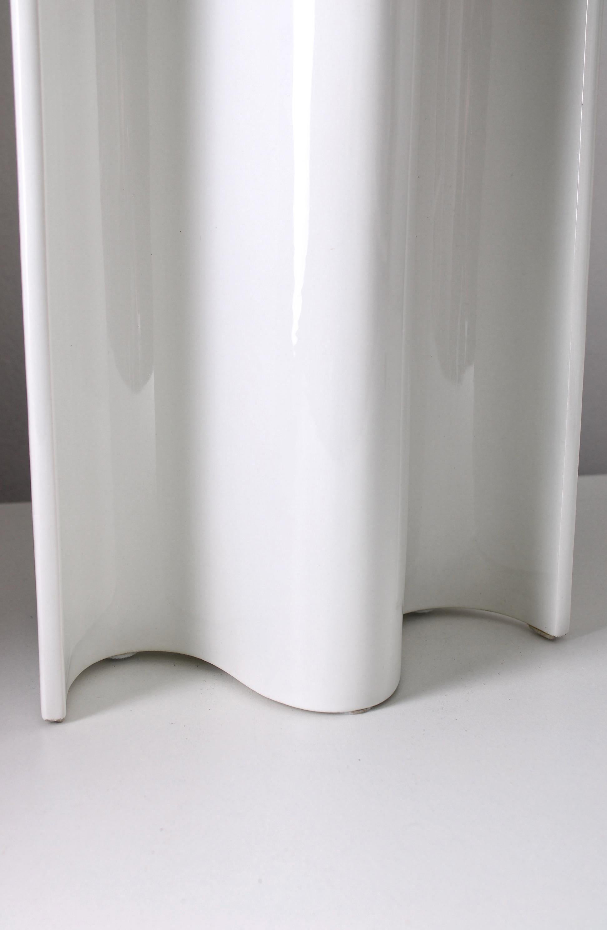 Porcelain Talia table lamp by Bruno Gecchelin for Antonangeli, C. 1990 For Sale