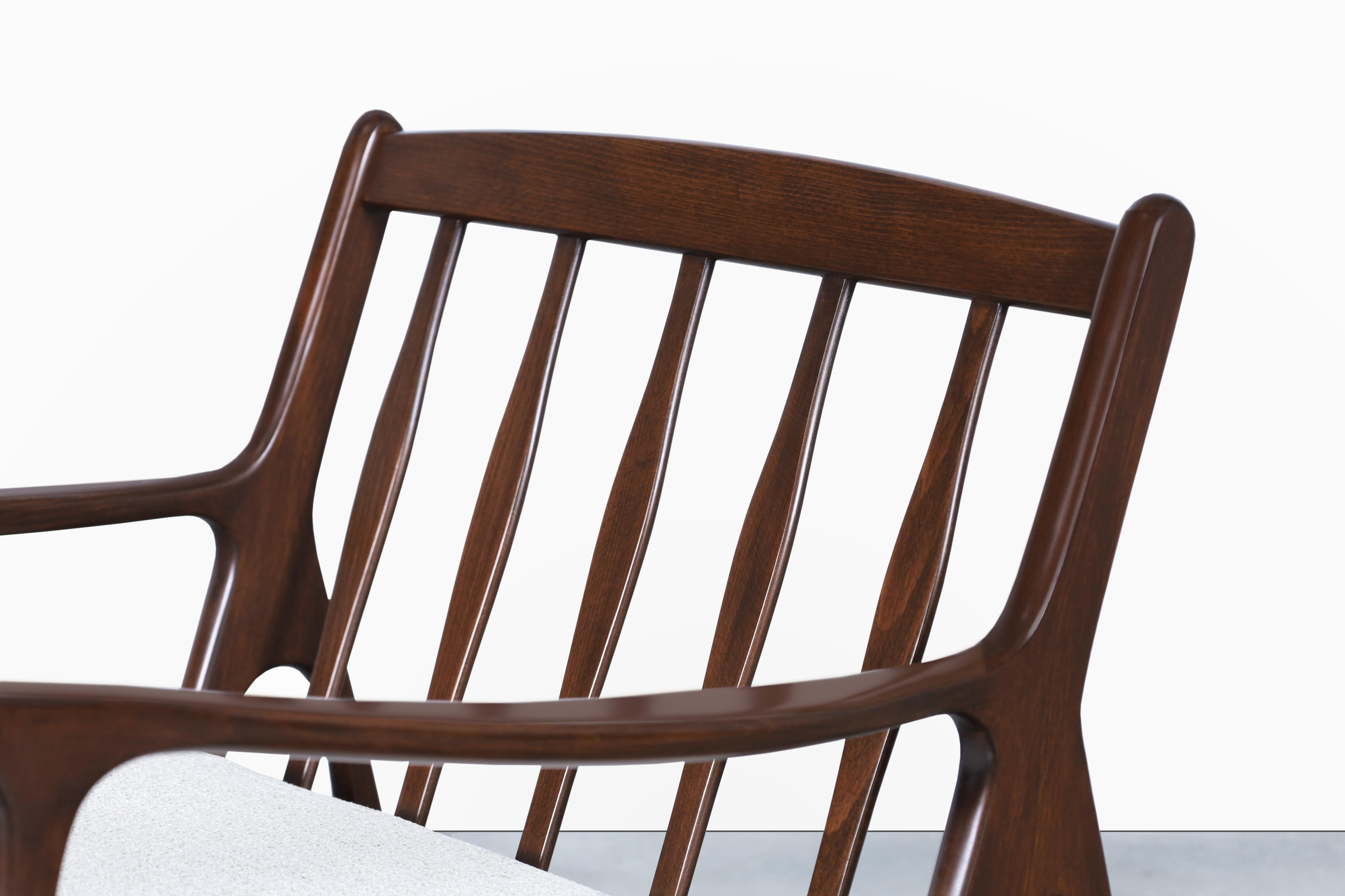 Italian Sculptural Walnut Lounge Chair In Excellent Condition In North Hollywood, CA