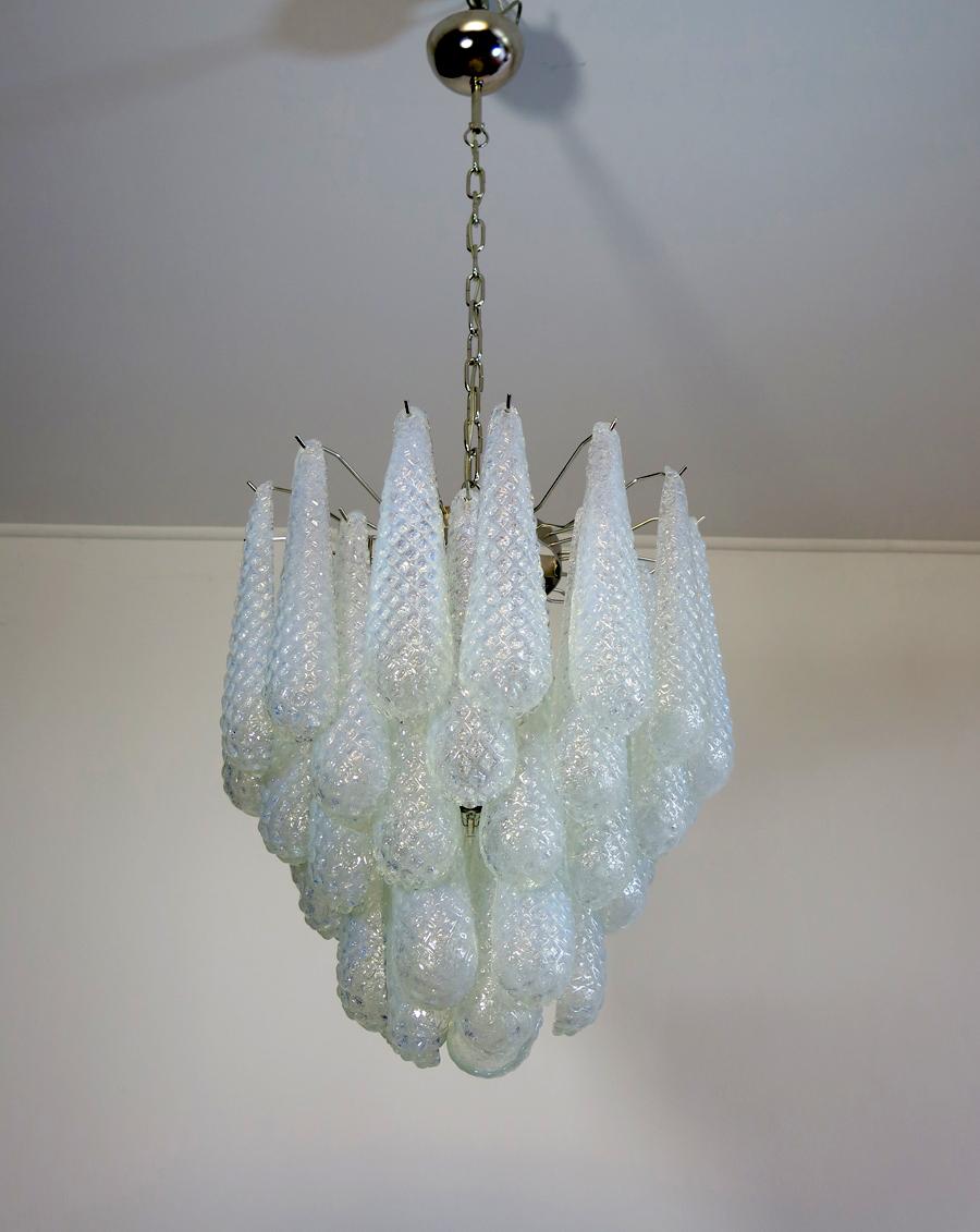 talian vintage Murano chandelier - 41 glass petals drop OPALINO In Good Condition For Sale In Gaiarine Frazione Francenigo (TV), IT