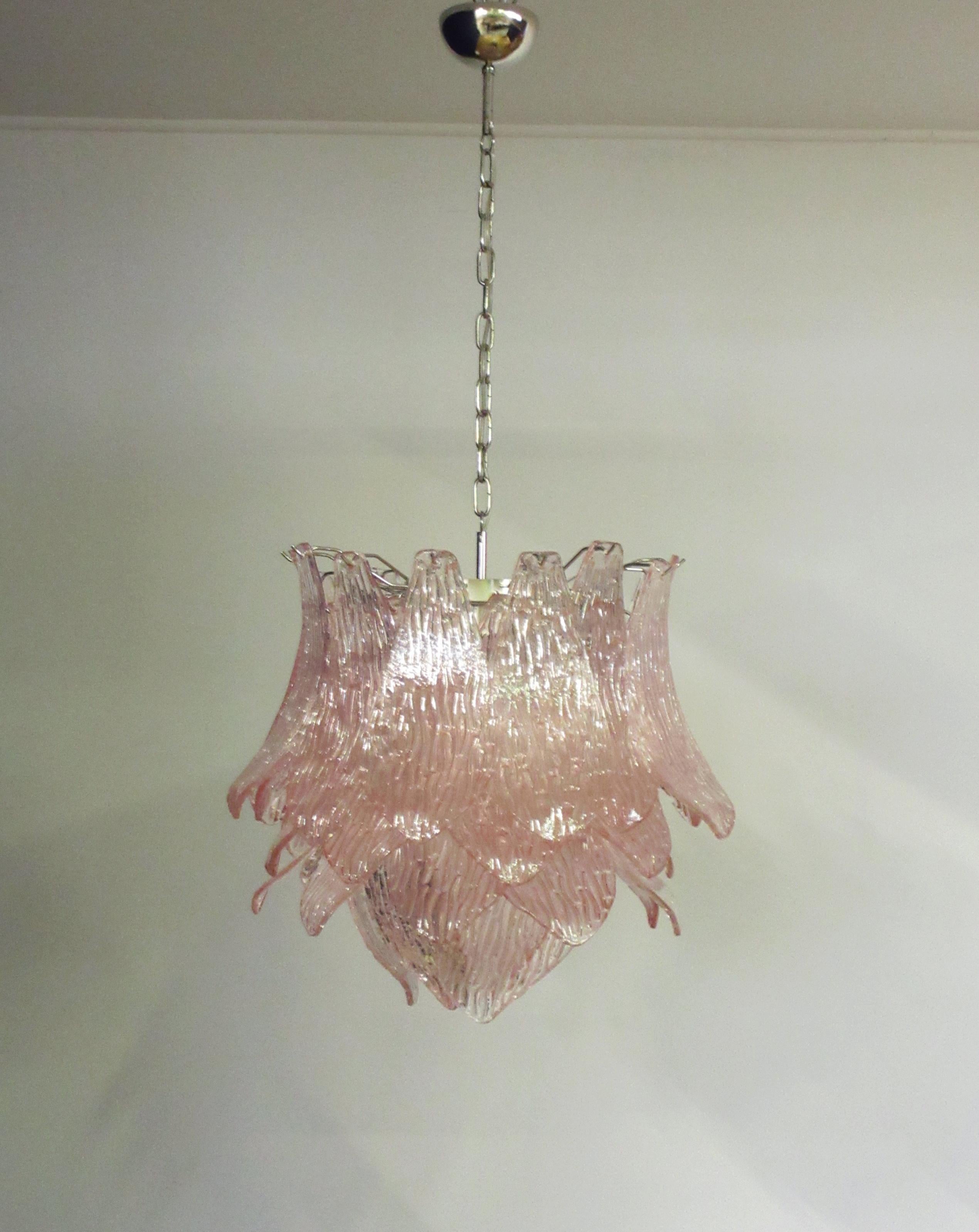 Late 20th Century Italian Vintage Murano Glass Chandelier, 38 Pink Glasses