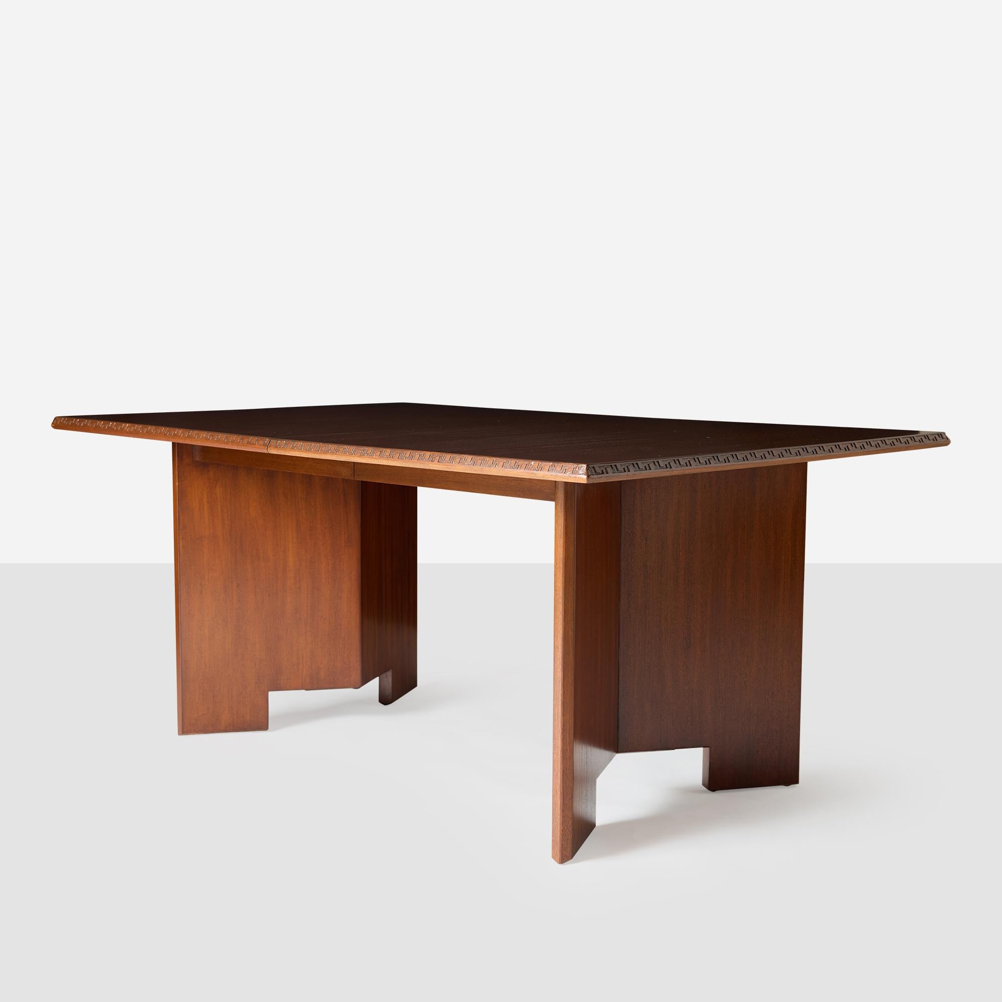 Table de salle à manger rectangulaire en acajou, entièrement restaurée, conçue par Frank Lloyd Wright pour Heritage-Henredon dans le cadre de la collection 