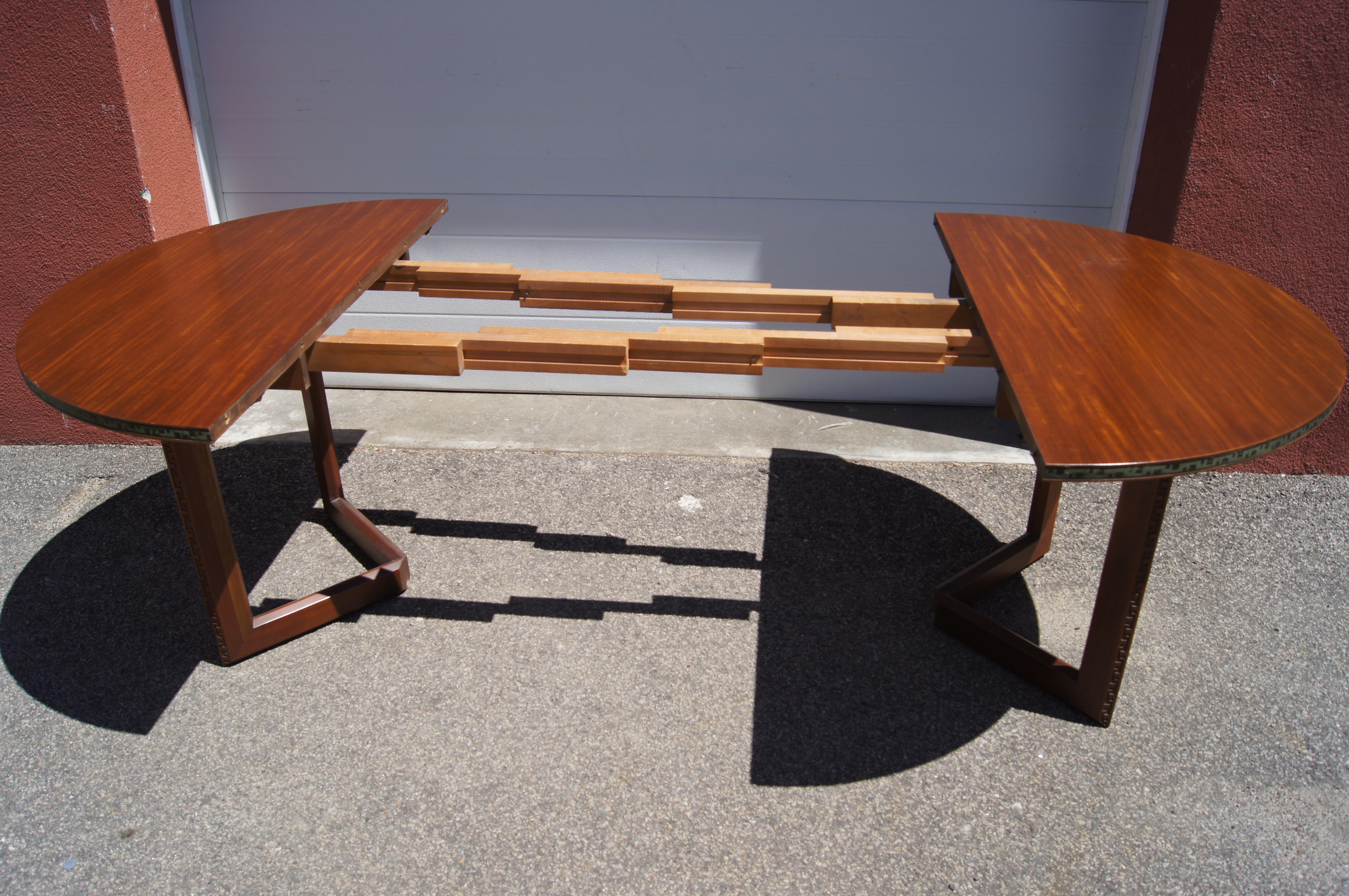Tissu d'ameublement Table de salle à manger Taliesin et huit chaises de Frank Lloyd Wright pour Heritage-Henredon en vente