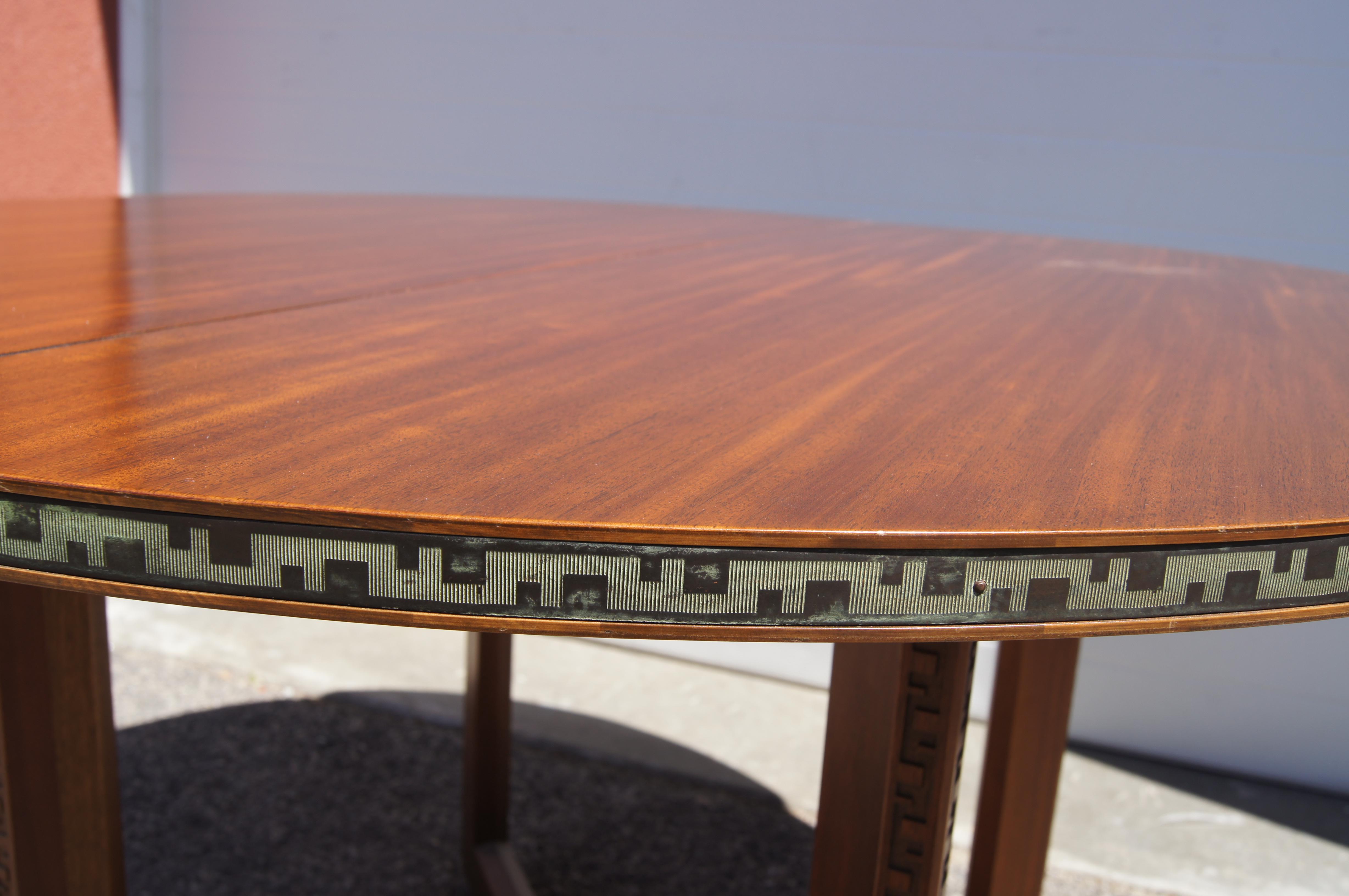 Table de salle à manger Taliesin et huit chaises de Frank Lloyd Wright pour Heritage-Henredon en vente 3