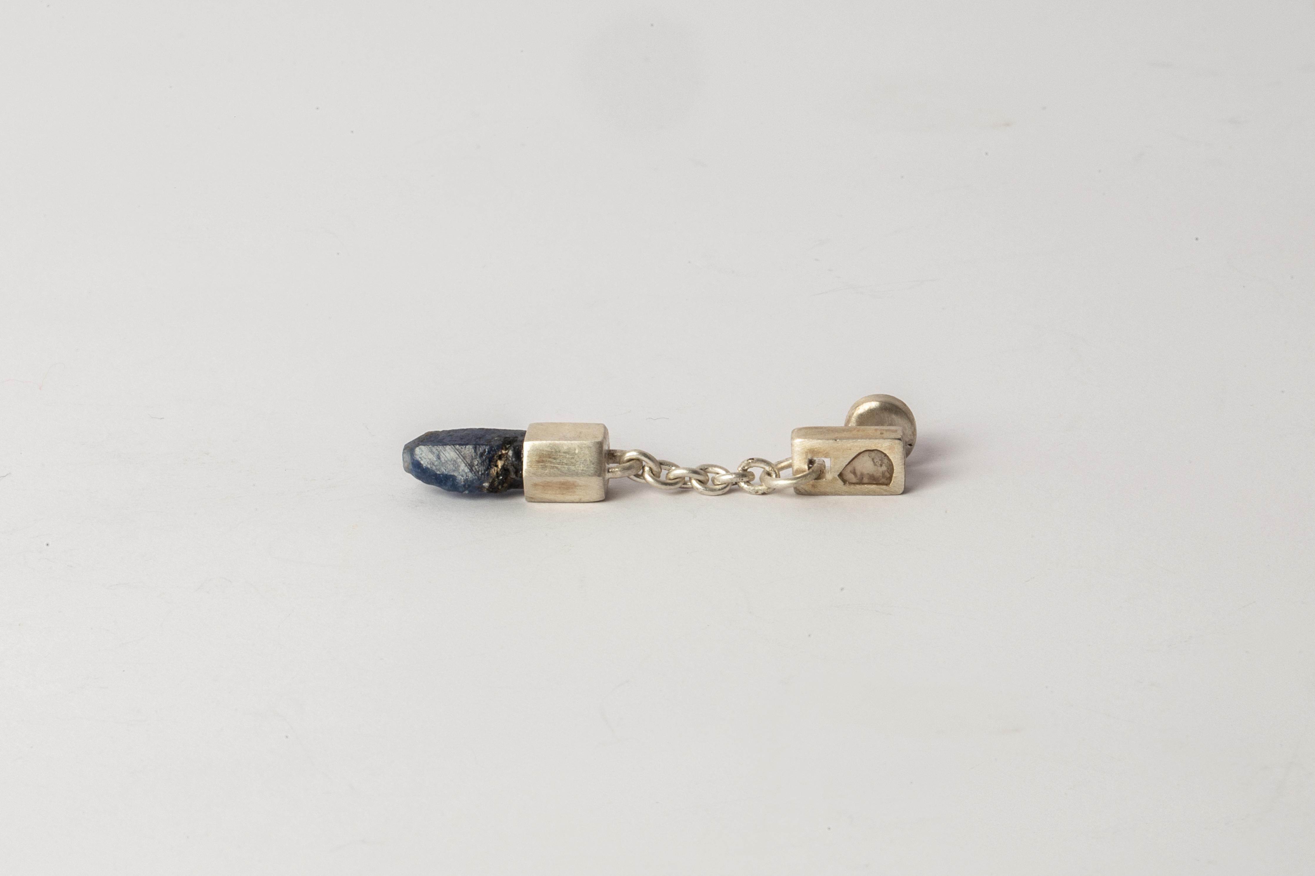 Talisman Dangle Earring (0.1 CT, Blue Sapphire, MA+DIA+SAP) In New Condition For Sale In PARIS, FR
