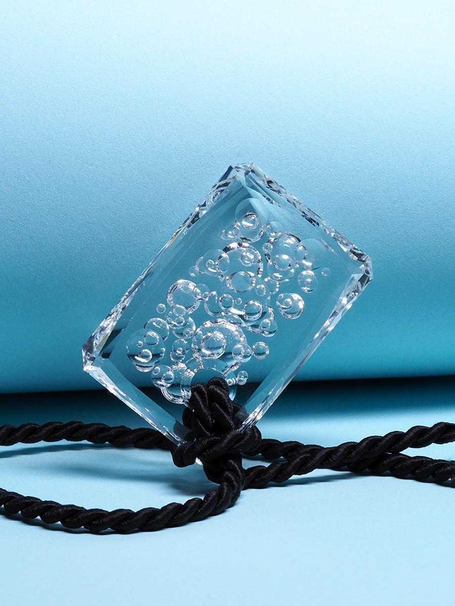Talisman II Pendentif en cristal de roche sculpté Amulette unique pendentif pierre précieuse de guérison en vente 8
