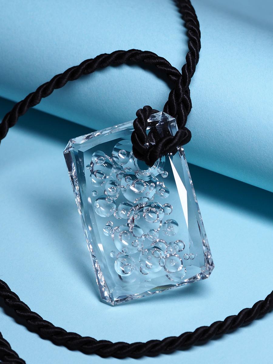 Talisman II Pendentif en cristal de roche sculpté Amulette unique pendentif pierre précieuse de guérison en vente 13