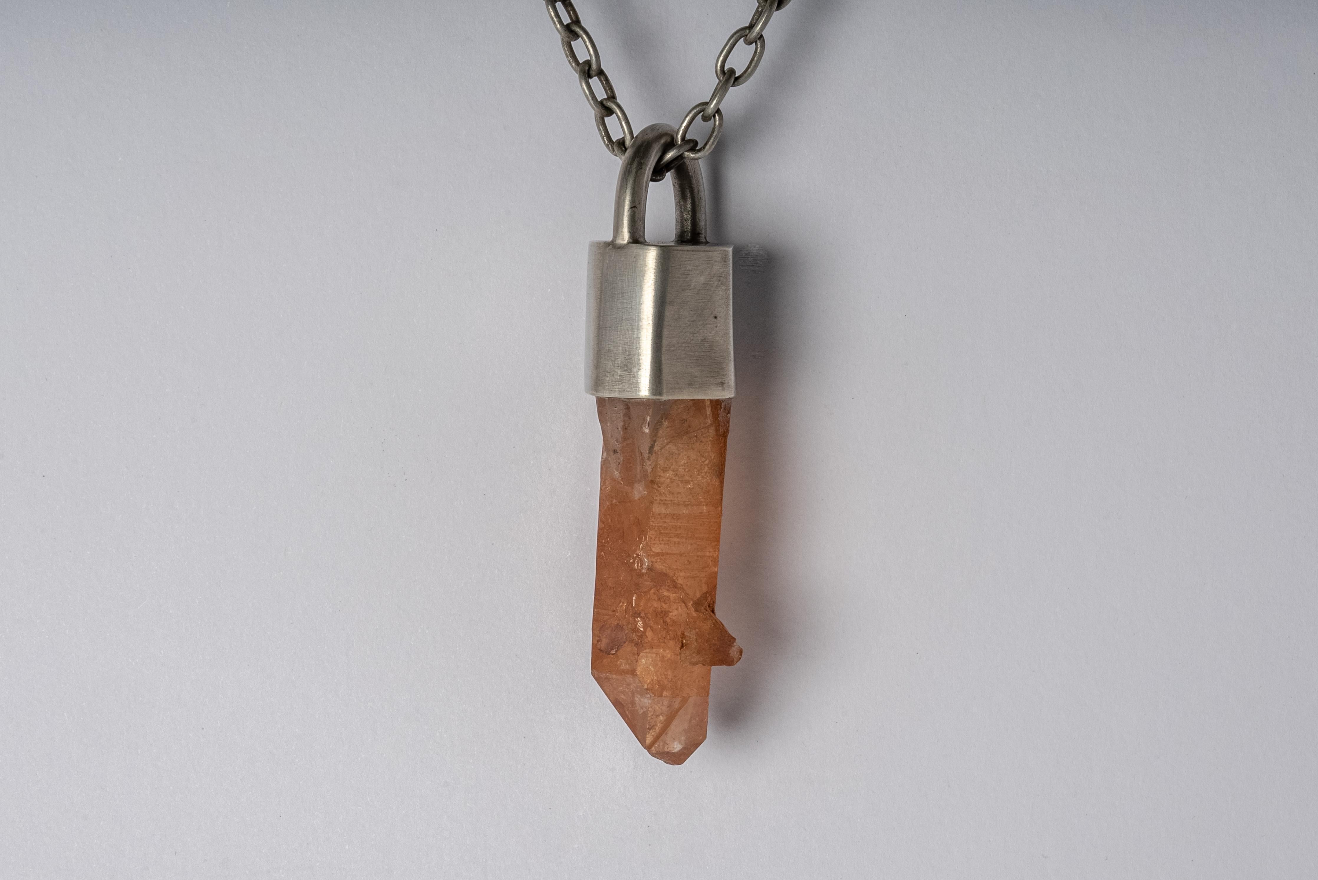 Pendant necklace in sterling silver and a rough of iron quartz. Sterling silver, dipped in acid to create a subdued surface. Results will never be identical, and this nuance / variation should be seen as a characteristic of the uniqueness of the
