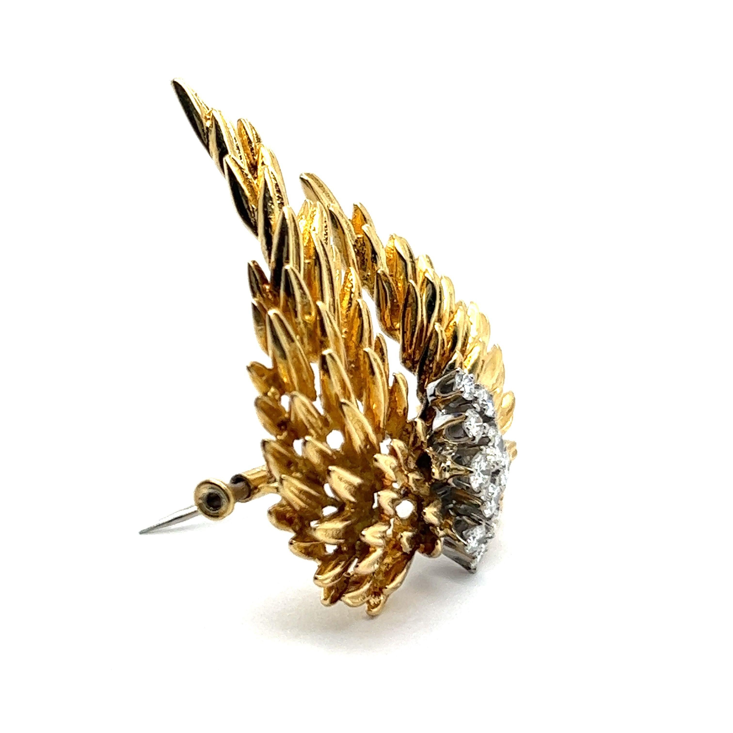 Talisman Wings Brooch with Diamonds in 18 Karat Yellow Gold In Excellent Condition For Sale In Lucerne, CH