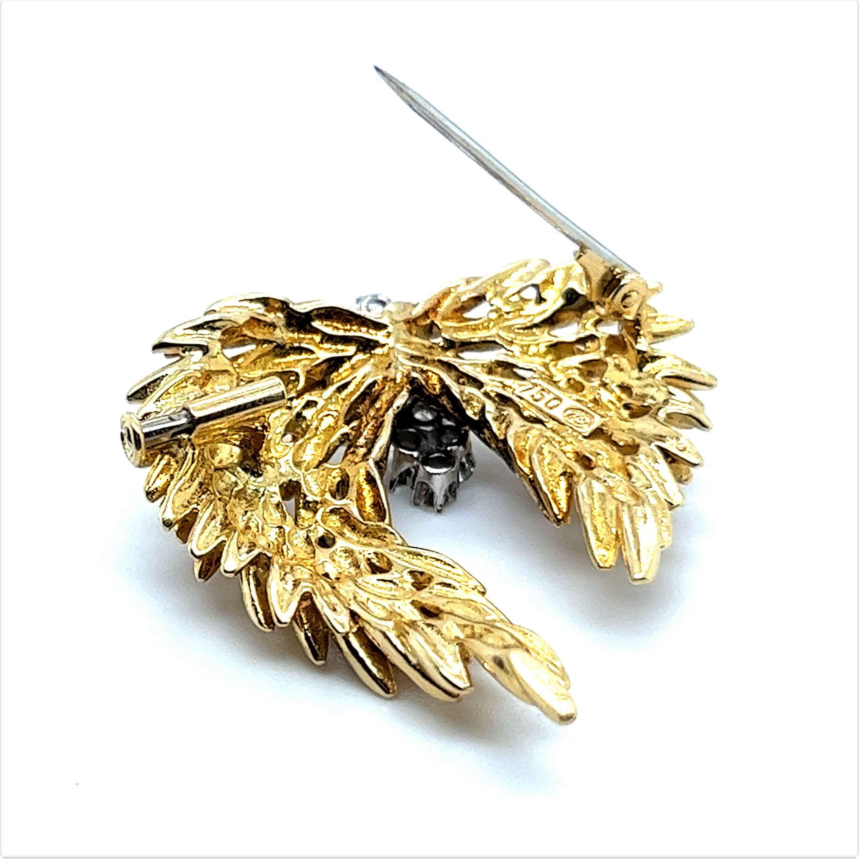 Women's or Men's Talisman Wings Brooch with Diamonds in 18 Karat Yellow Gold For Sale