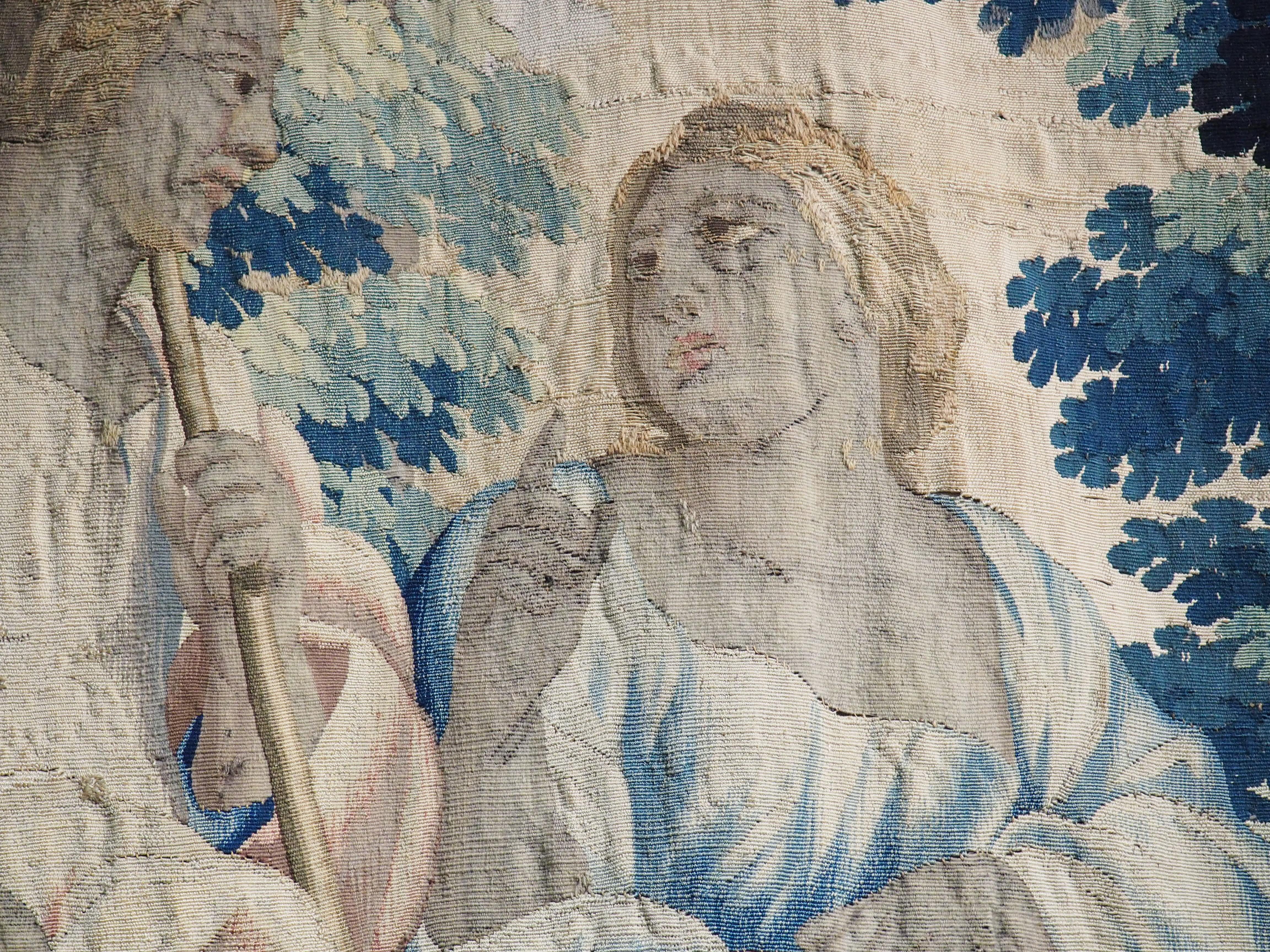 Großer Wandteppich aus Wolle und Seide aus dem 17. Jahrhundert mit bunter Kartusche und Trophäendekor im Angebot 11