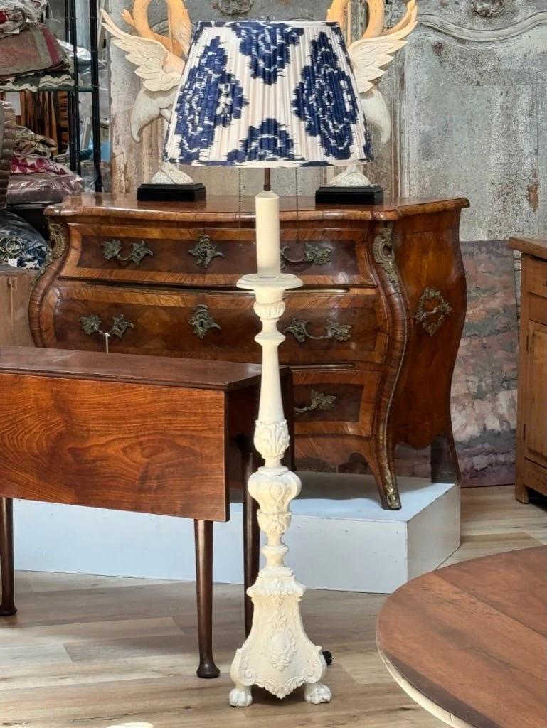 Hohe Pricket-Stehlampe aus dem 18. (Unbekannt) im Angebot