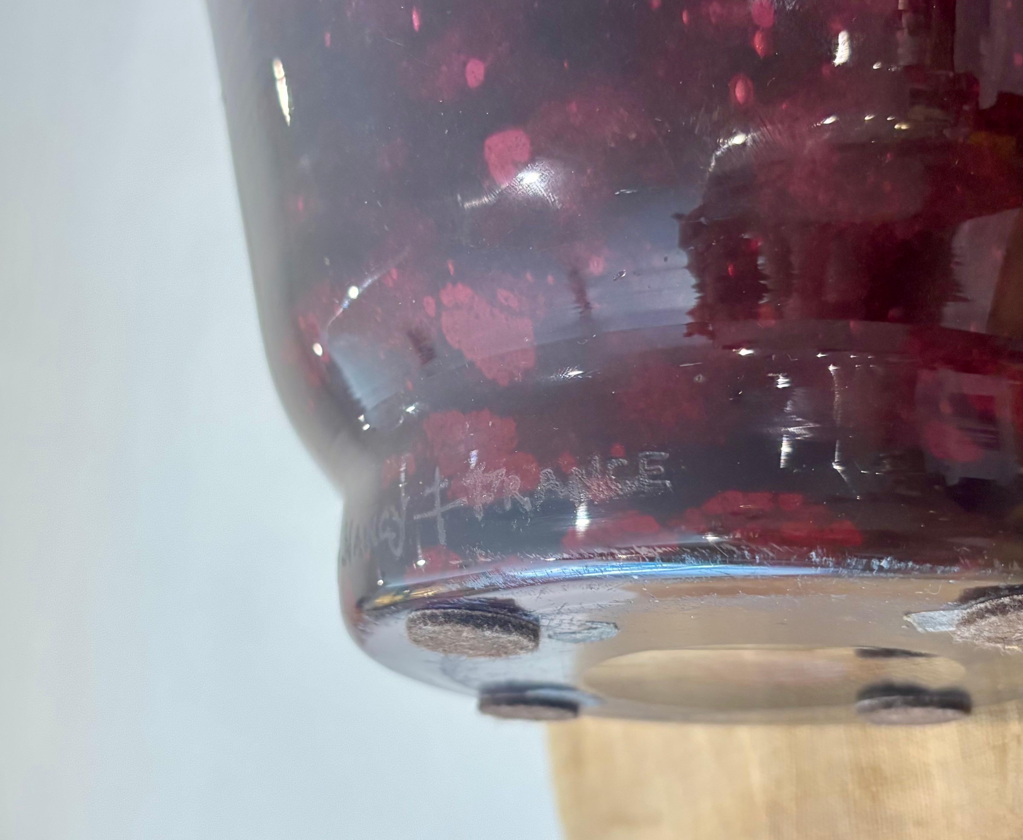 Vaso alto Daum Nancy del 1920 con inclusioni di foglie d'oro, firmato in vendita 3