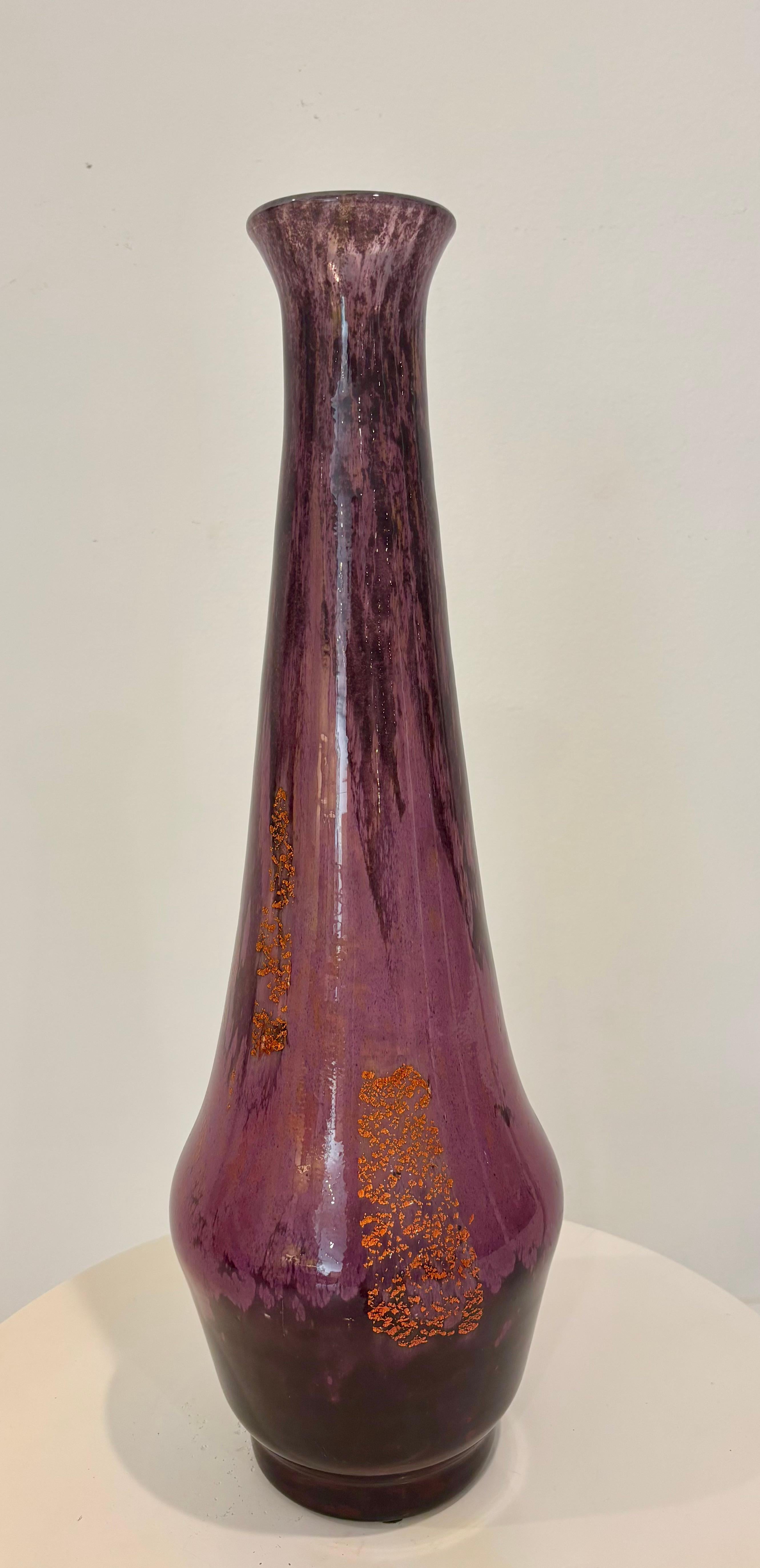 Art Déco Vaso alto Daum Nancy del 1920 con inclusioni di foglie d'oro, firmato in vendita