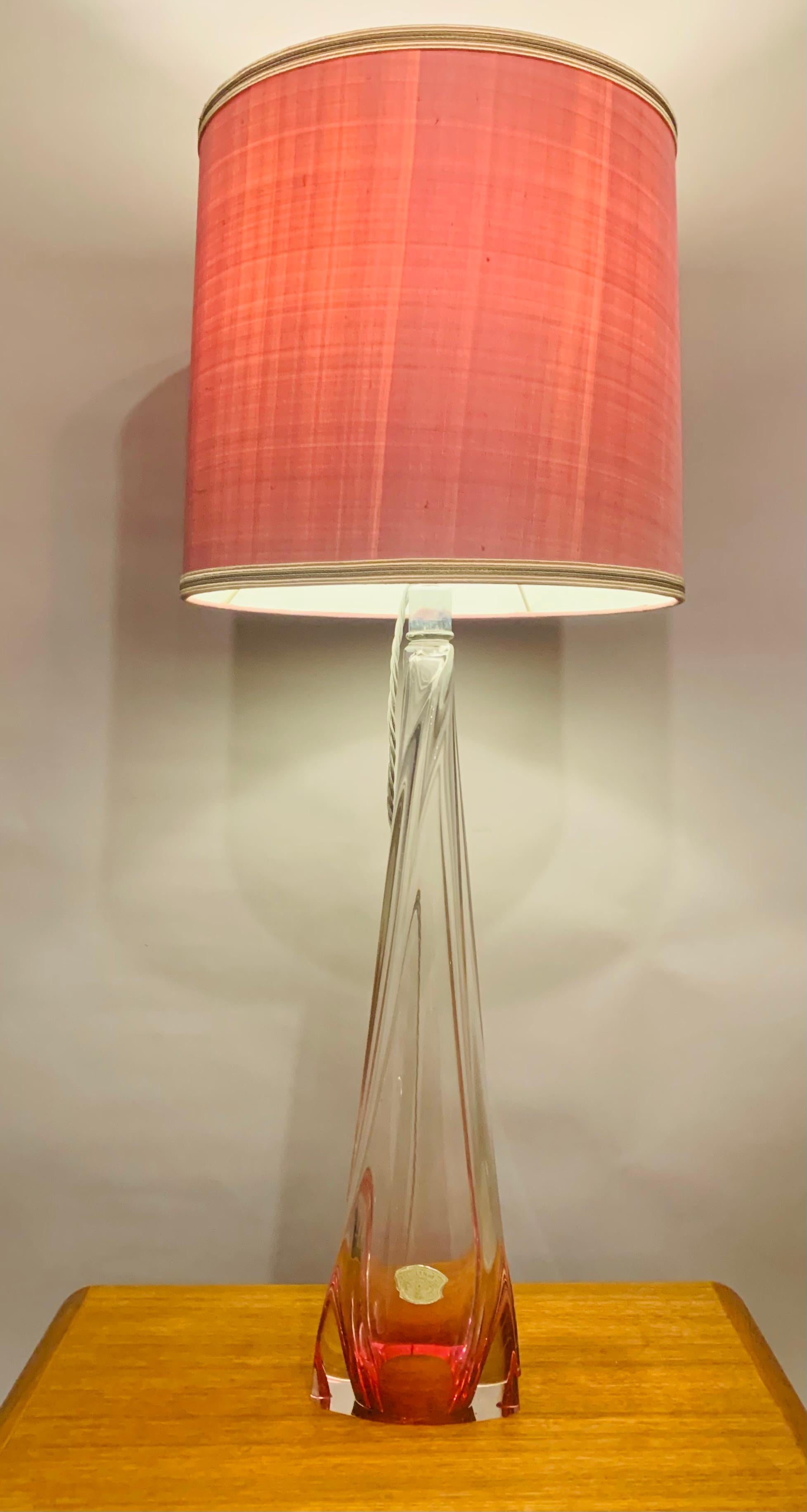 Tall Val Saint Lambert, pink and clear, crystal glass table lamp base with a turned tapering form at the top of the lamp. The lamp was made in the 1950s in Belgium. The lamp is fitted with a brass mounted socket fitting with the on/off switch fitted
