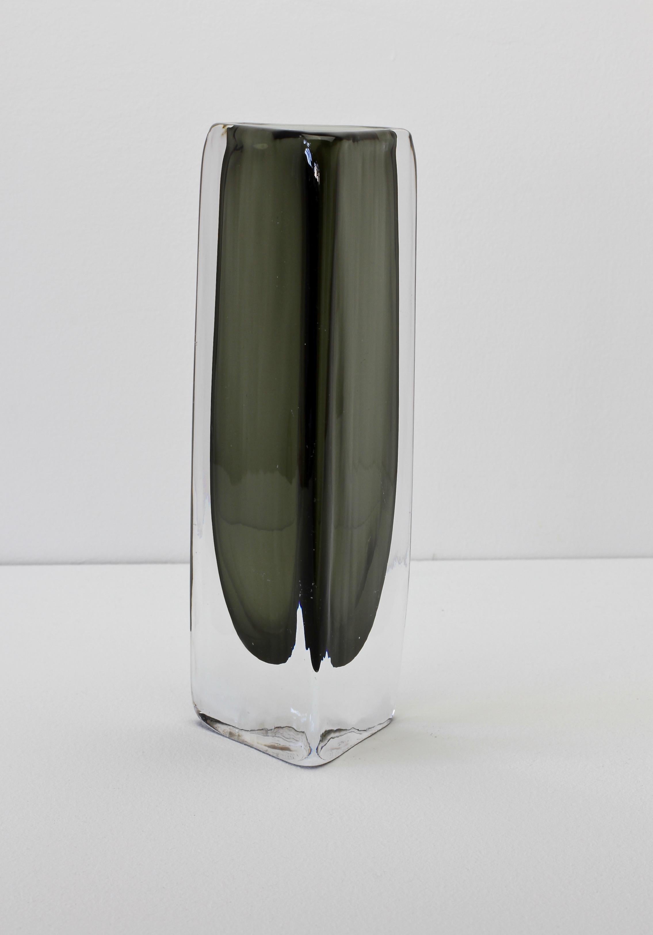 Tall 1950s Dark Toned Sommerso Vase Signed Nils Landberg for Orrefors Glass For Sale 2