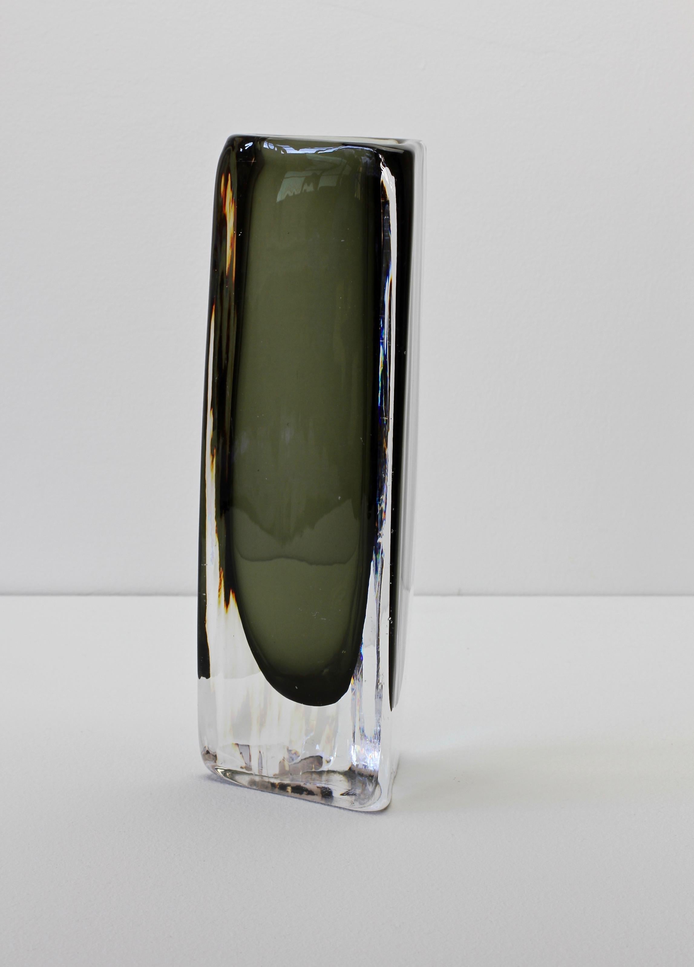 Tall 1950s Dark Toned Sommerso Vase Signed Nils Landberg for Orrefors Glass For Sale 3