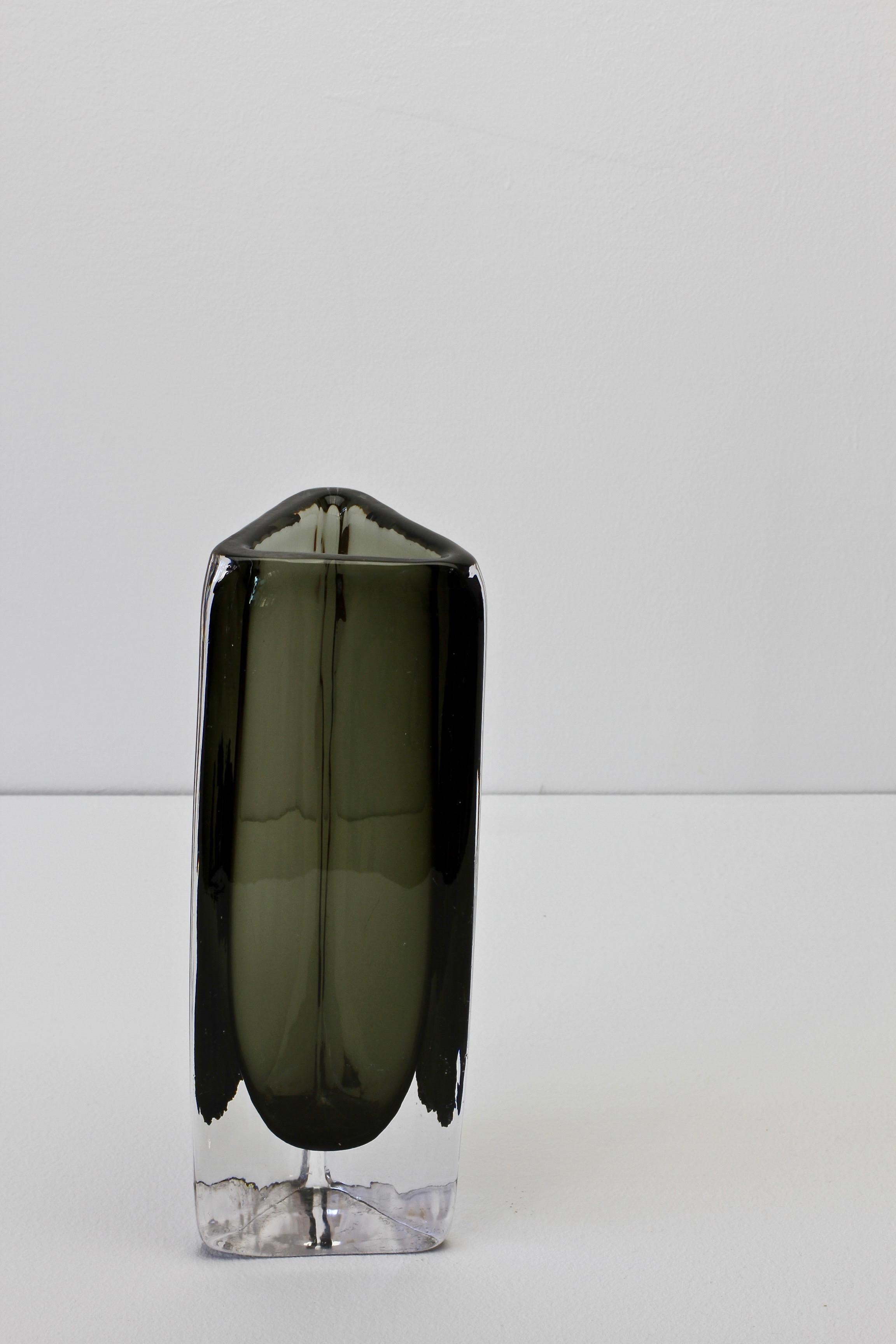 Tall 1950s Dark Toned Sommerso Vase Signed Nils Landberg for Orrefors Glass For Sale 5
