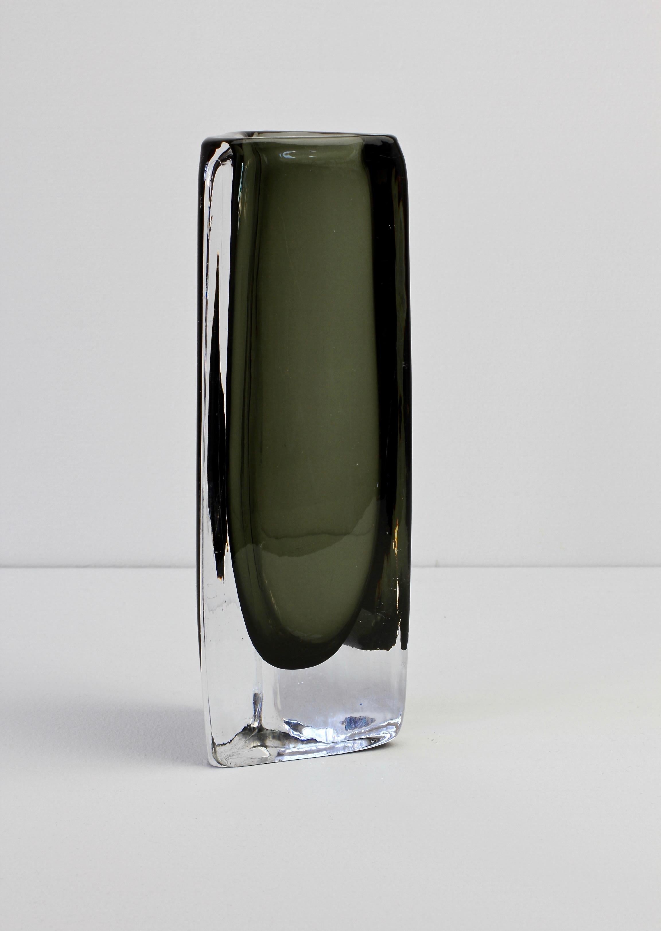 20ième siècle Grand vase en verre Sommerso des années 1950 signé Nils Landberg pour Orrefors Glass en vente
