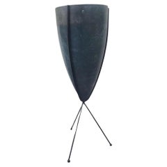 Grande Jardinière à Bullet en fibre de verre gris Elephant des années 1950 avec Stand en fer à trépied