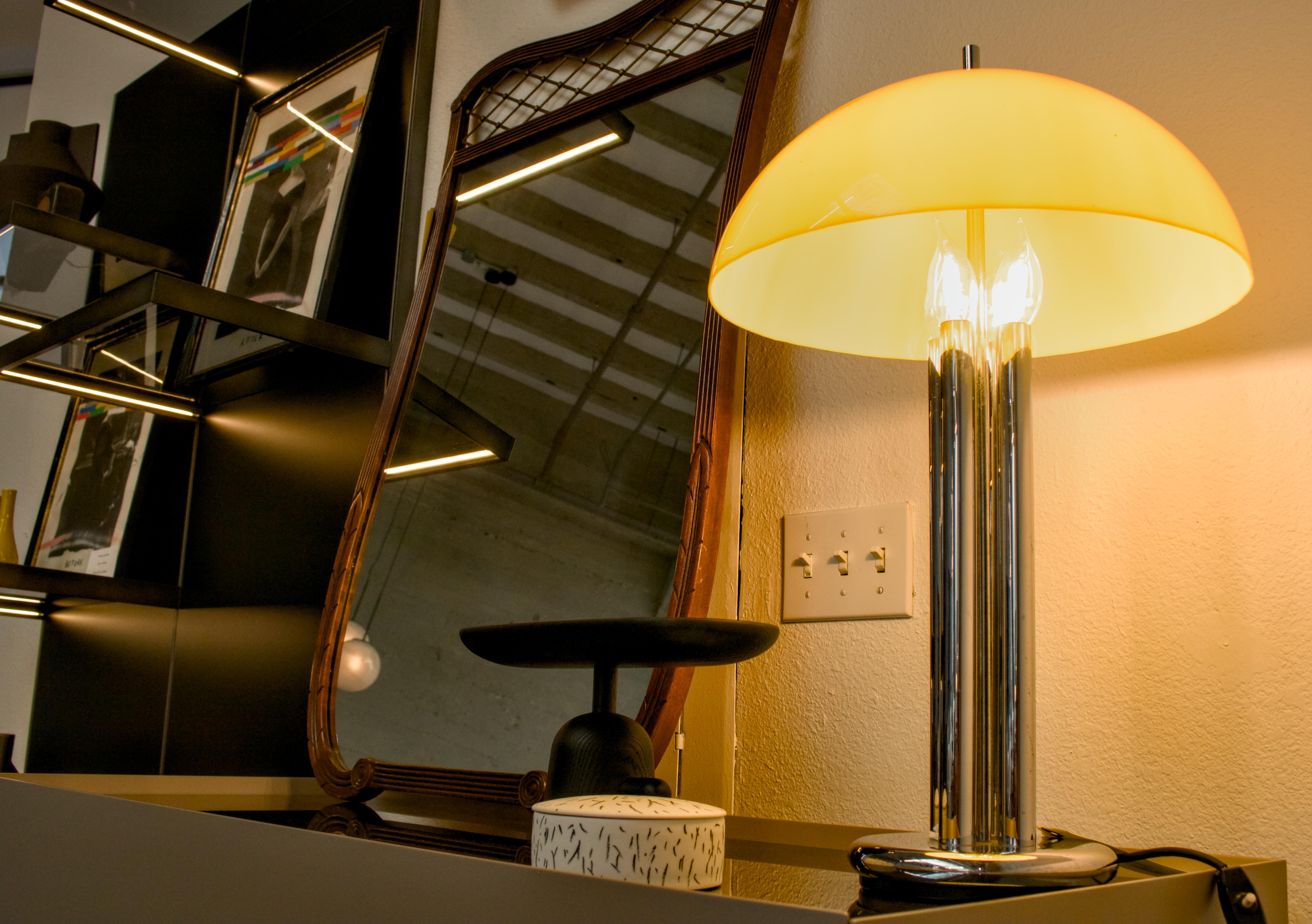 Ère spatiale Lampe de table jaune canari, ère spatiale allemande des années 1960 en vente