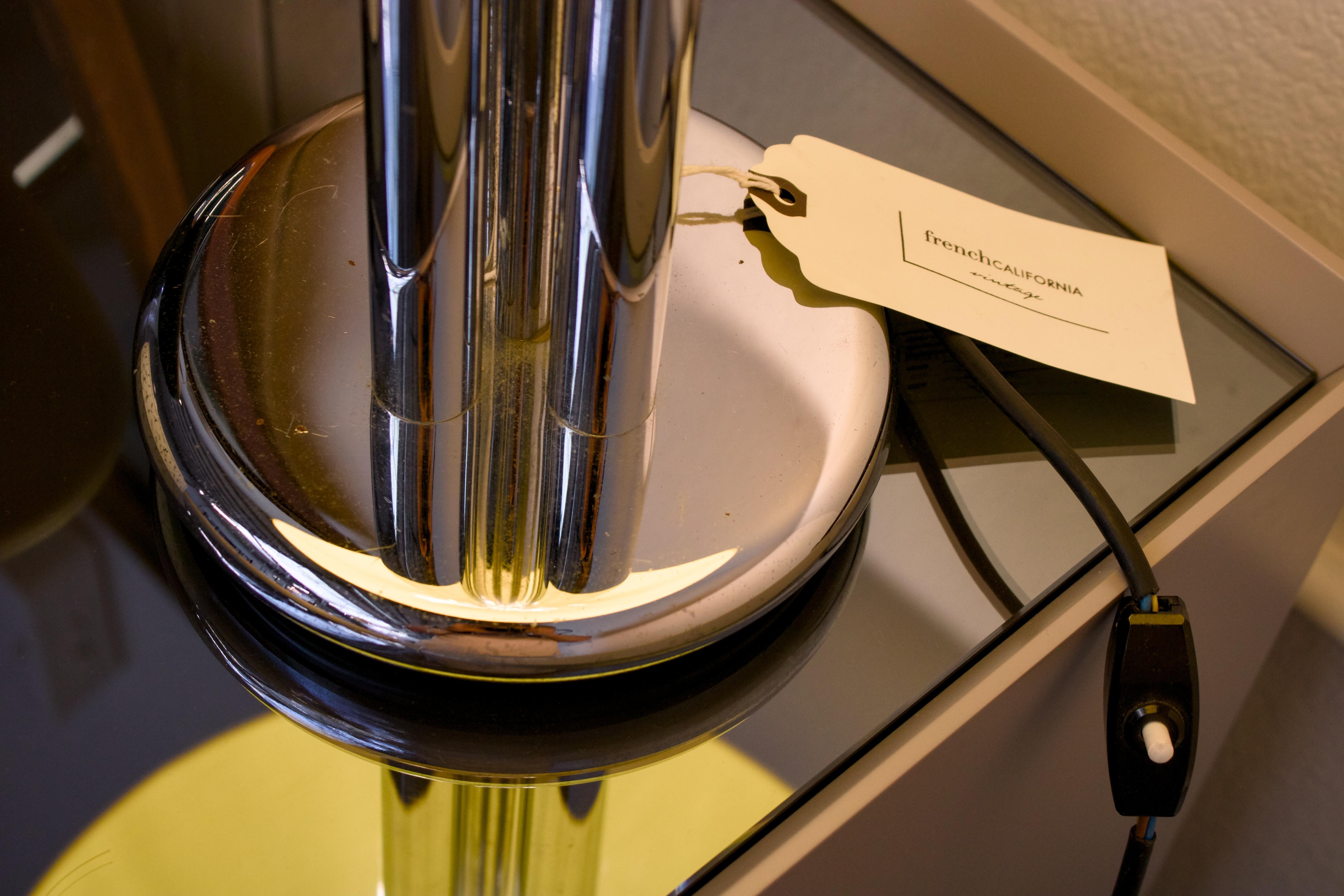 Lampe de table jaune canari, ère spatiale allemande des années 1960 Bon état - En vente à San Francisco, US