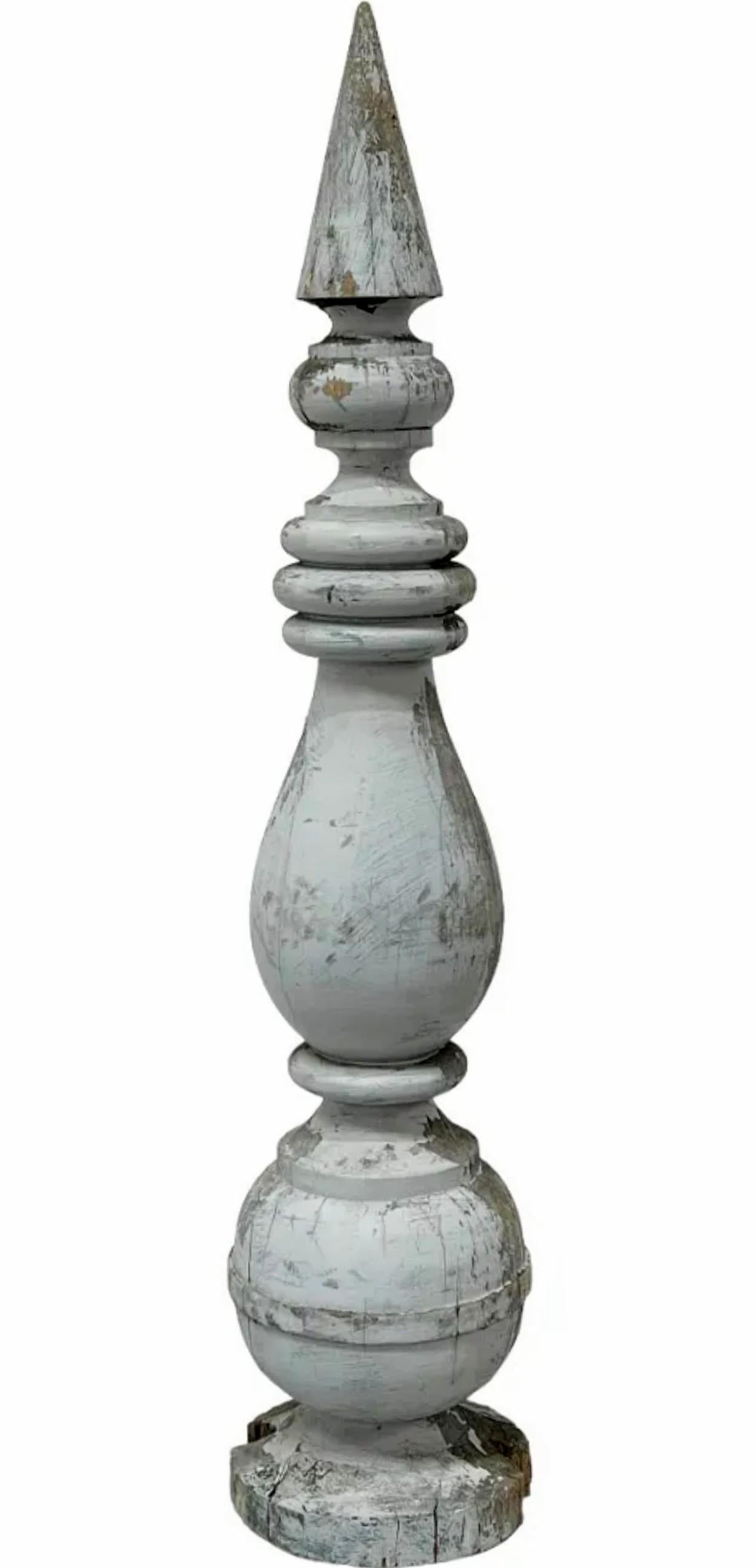 A large Victorian era architectural salvaged painted wood finial. 

The tall antique decorative building element from the 19th century features a sculptural tapered turned baluster-form bulbous solid wood column tower with conical shaped tip, in