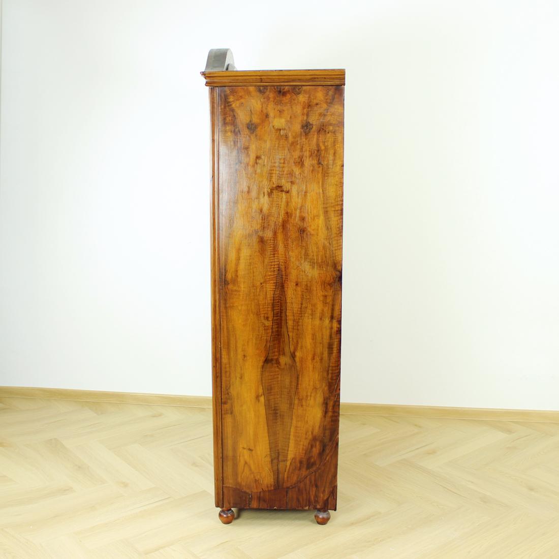 Tall 19th Century Armoire in Walnut, Czechoslovakia In Excellent Condition In Zohor, SK