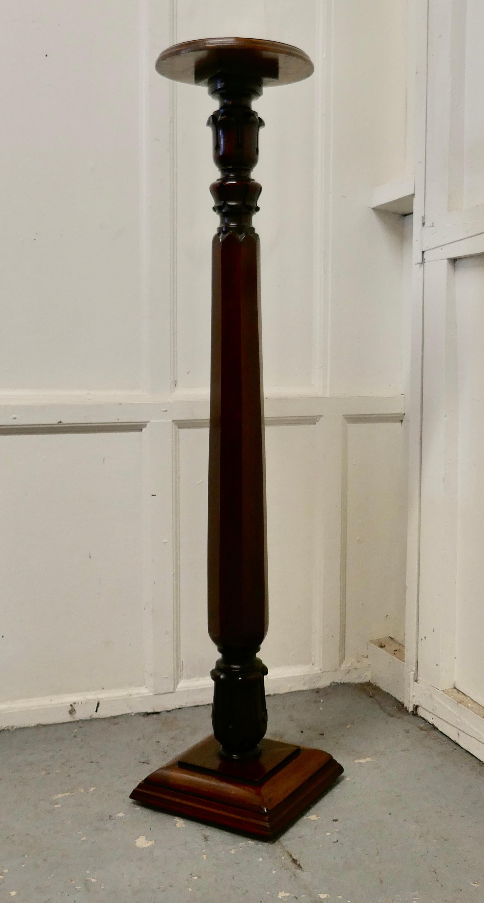 Tall 19th Century Carved Mahogany Pedestal In Good Condition For Sale In Chillerton, Isle of Wight