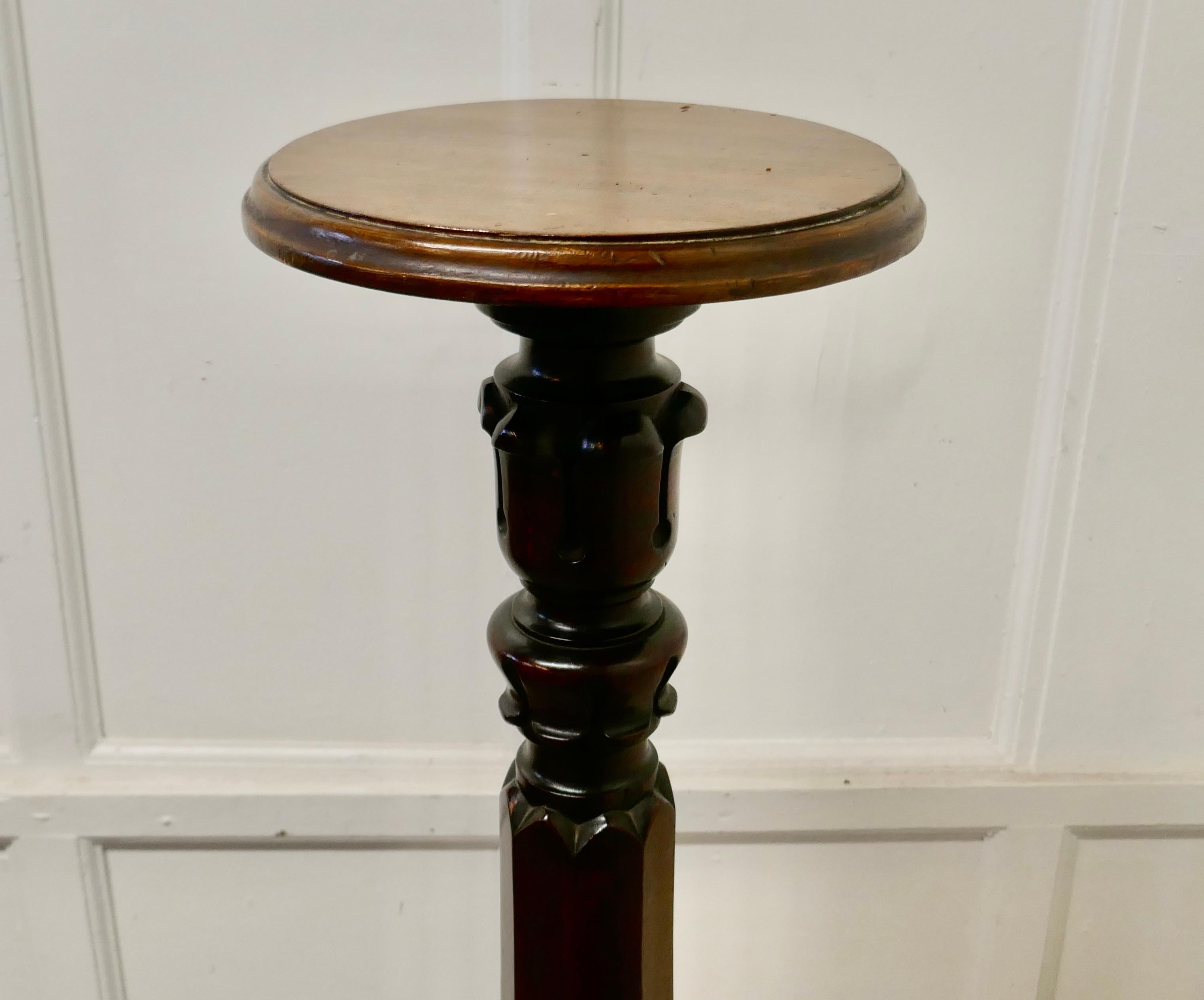 Tall 19th Century Carved Mahogany Pedestal For Sale 1