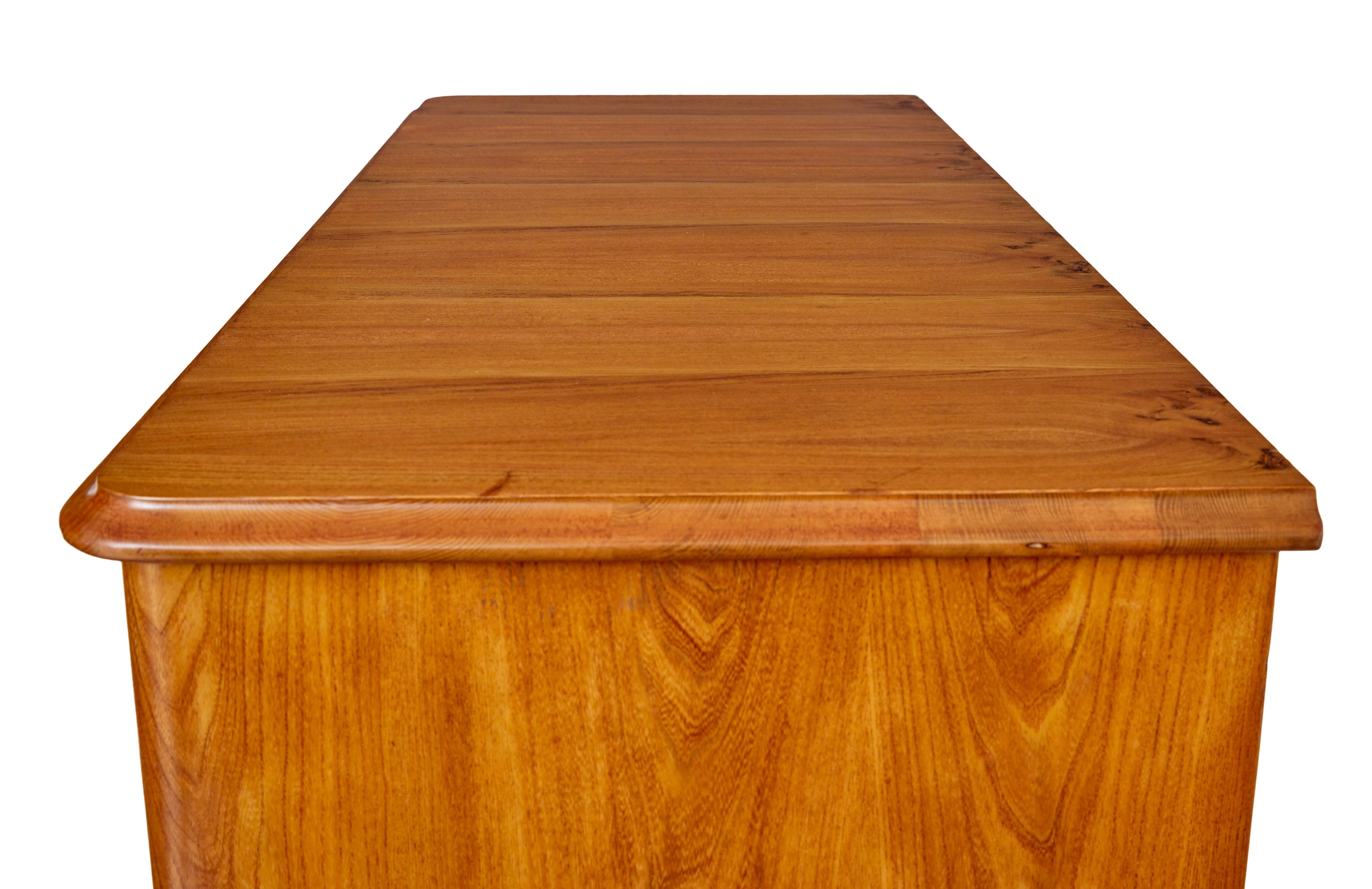 Grande commode à secretaire en orme du 19ème siècle en vente 3