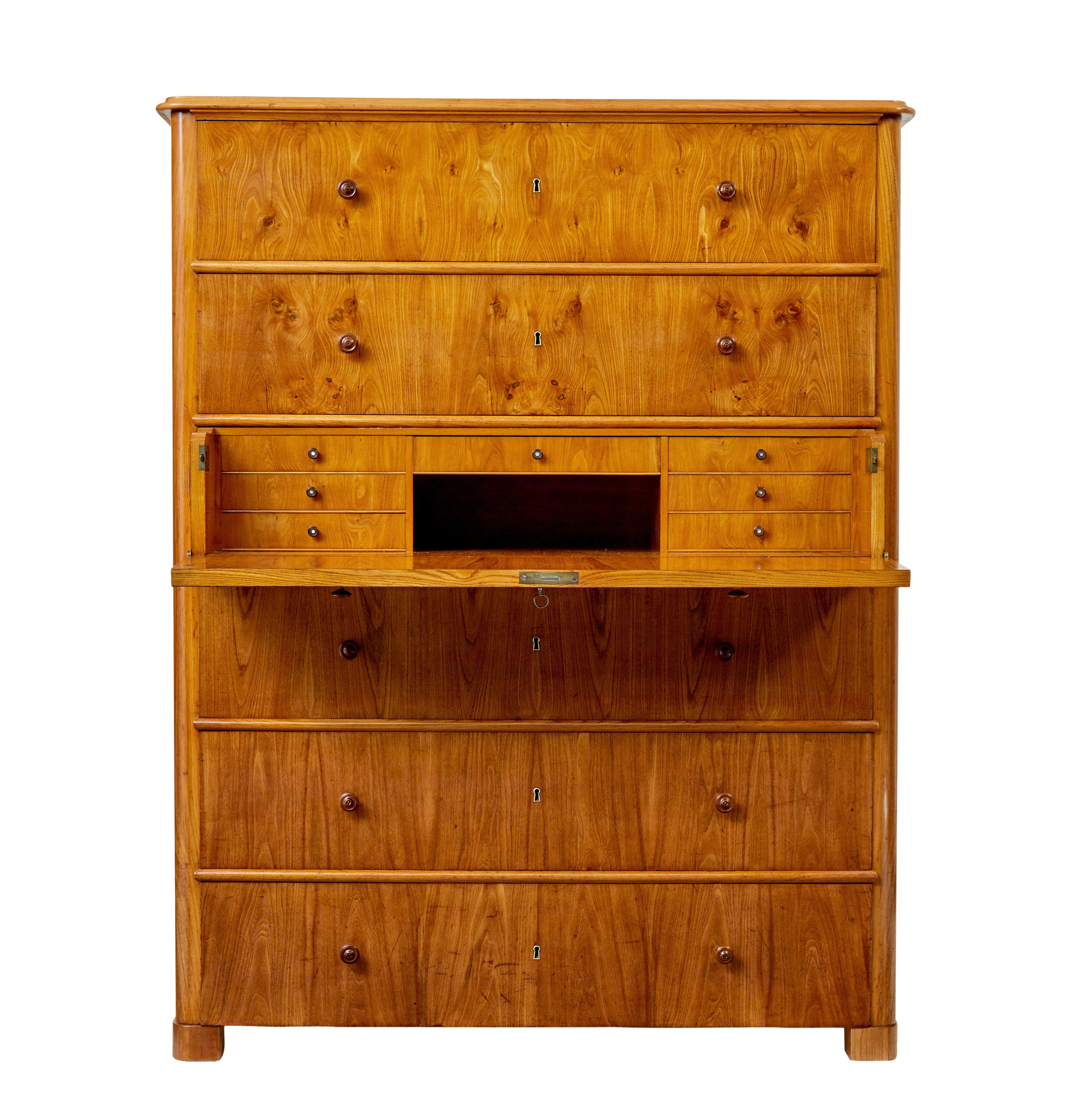 Néo-empire Grande commode à secretaire en orme du 19ème siècle en vente