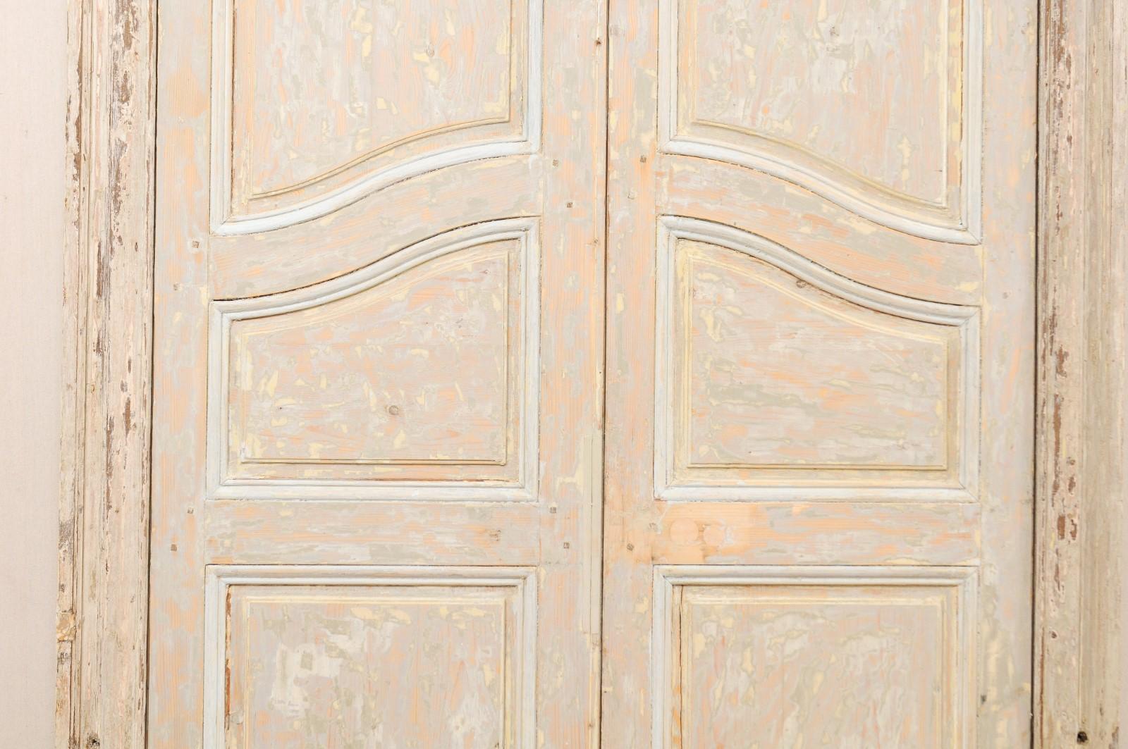 Hohe Flügeltüren aus dem 19. Jahrhundert mit originaler Verkleidung und schönem Bogenkamm im Zustand „Gut“ in Atlanta, GA