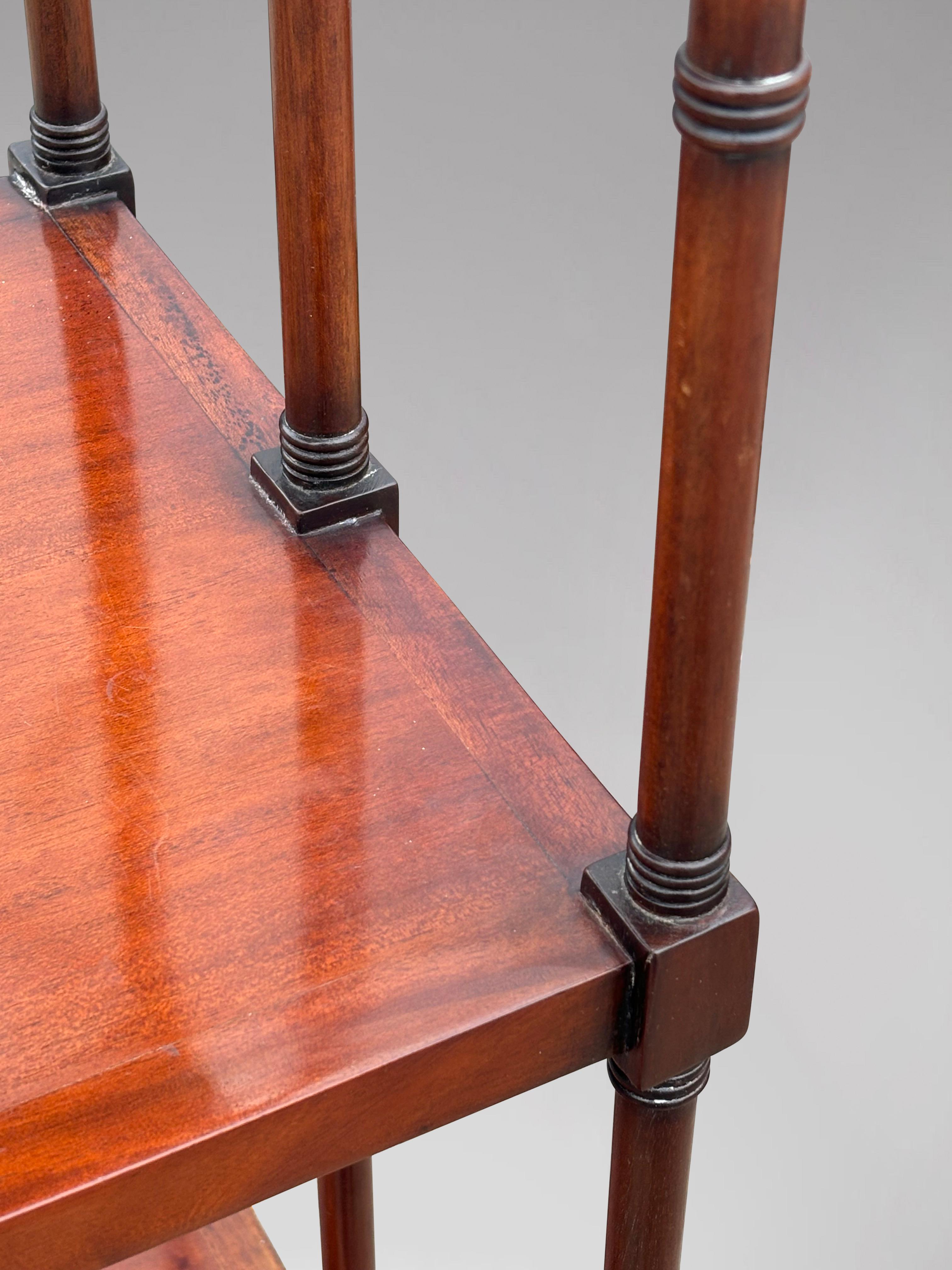 Alta credenza a 4 piani in mogano del XIX secolo in vendita 1