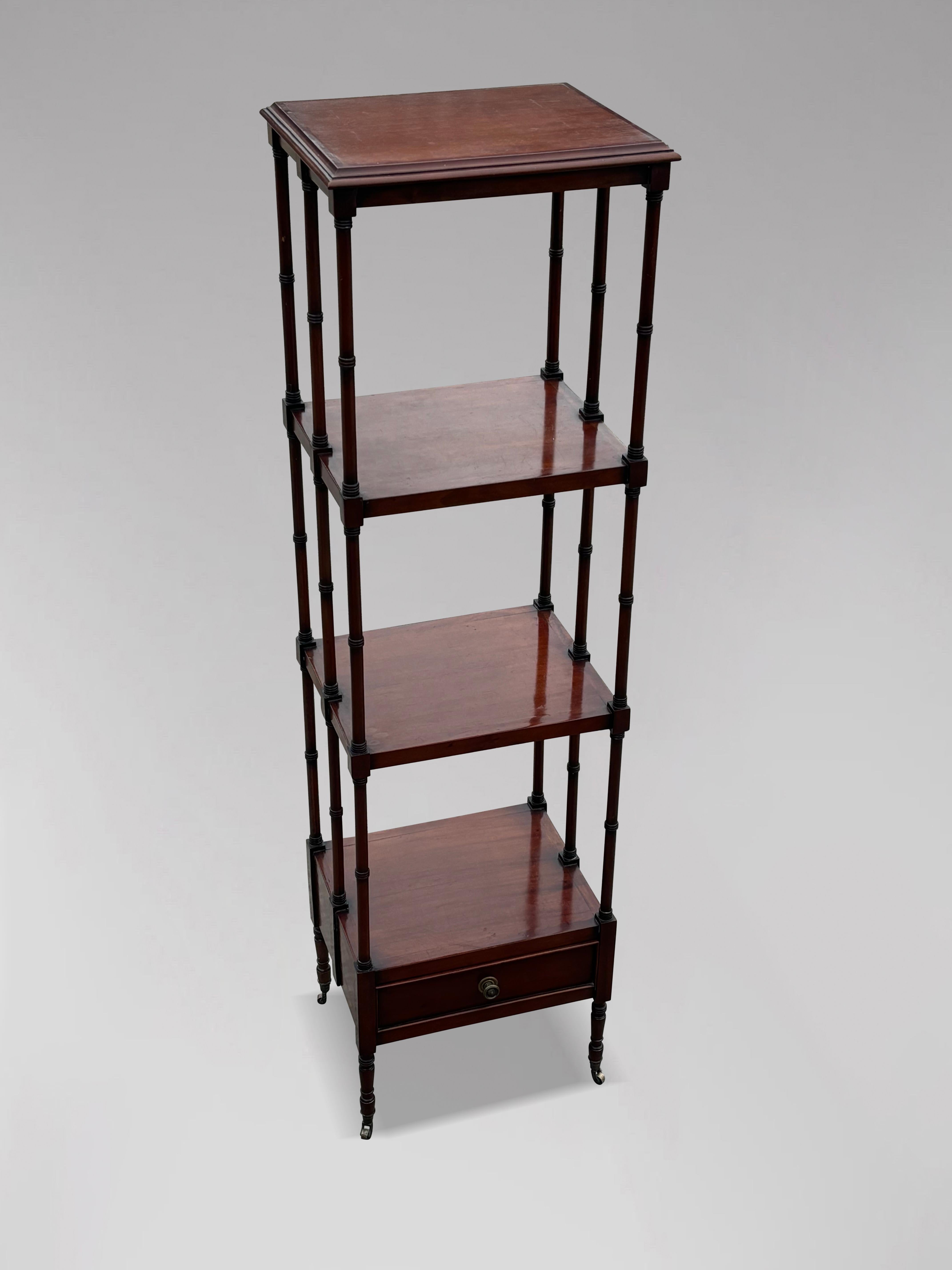 Alta credenza a 4 piani in mogano del XIX secolo in vendita 4