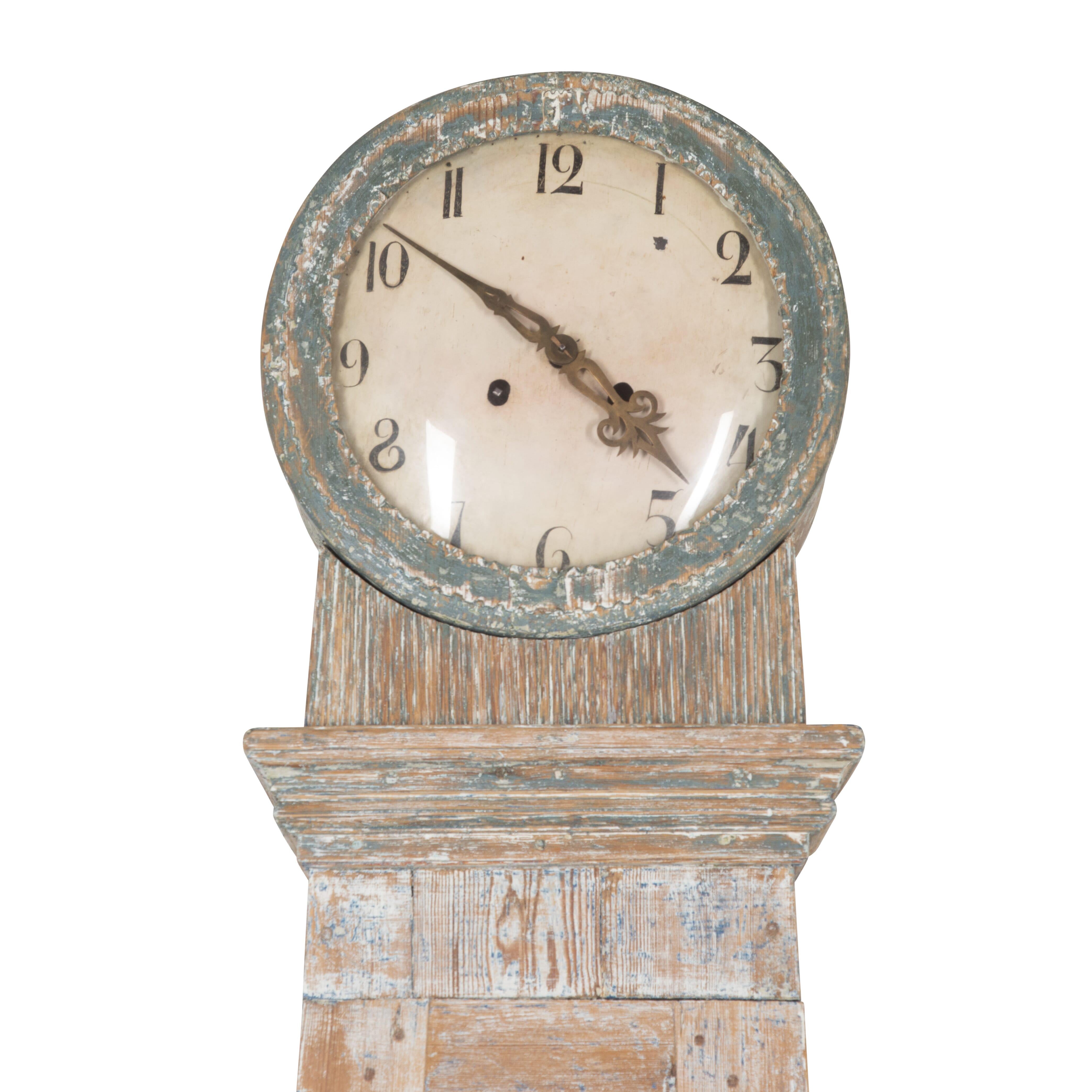 Period Swedish clock from the far north of Sweden, Norrbotten.
With its decorative original face and lovely reeded design to the front body of the clock. 
circa 1820.