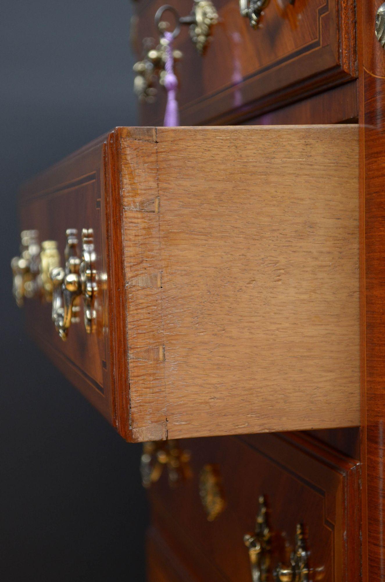 Cassettiera alta in legno di tulipano del XIX secolo in vendita 6