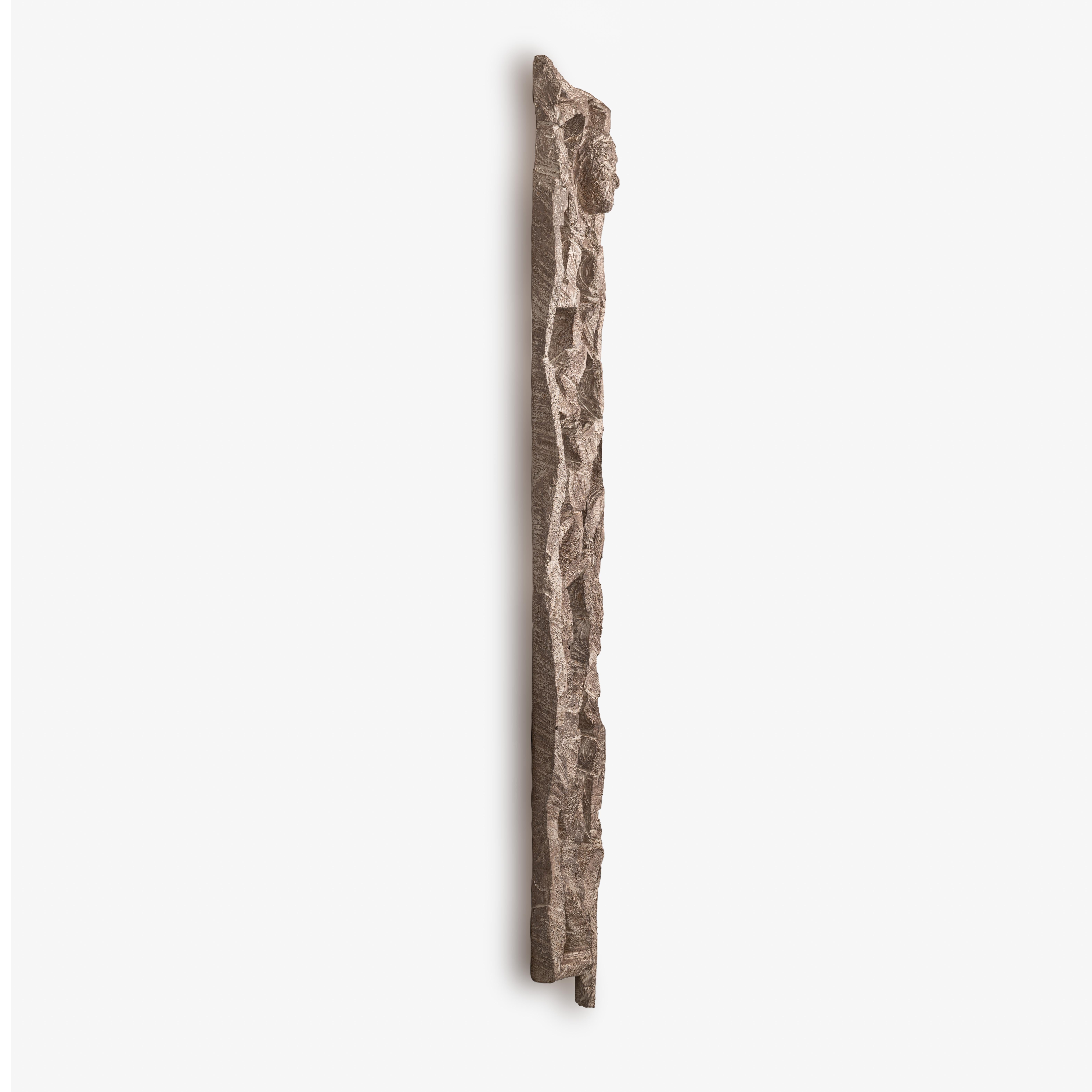 Intagliato a mano Scultura astratta da parete in legno bianco sabbia di Christofer Kochs 2019 in vendita