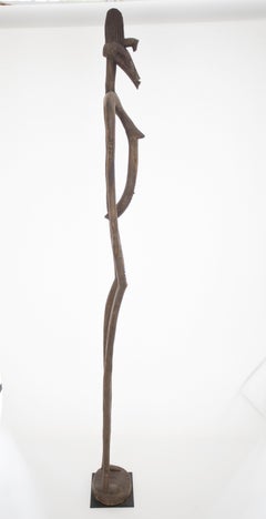 Figura africana alta